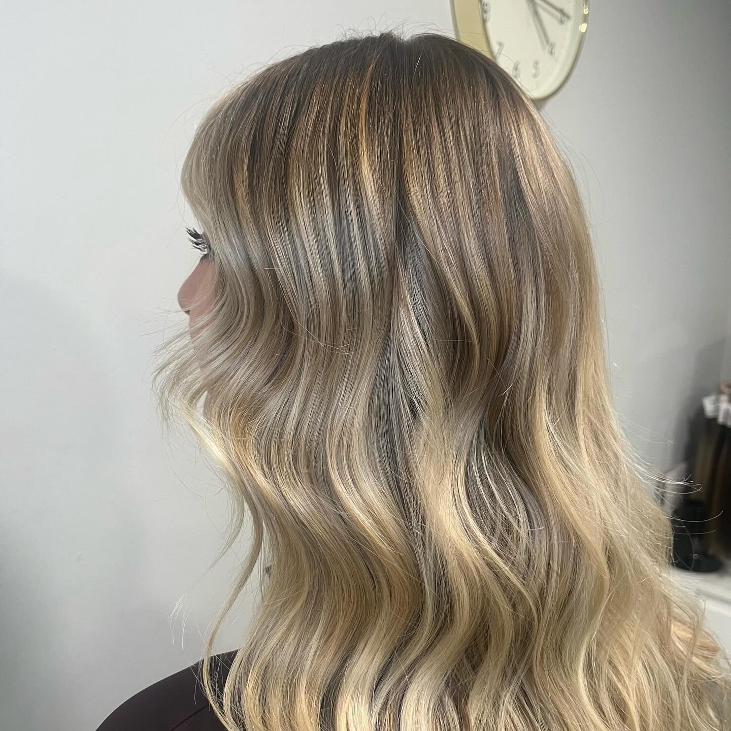 Creamy blonde balayage 💇🏼♀️
Colour and Cut & Blowdry created by Ellie 🫶🏼
➡️ Swipe to see the process
☎️ 01322292999
#redken #redkenshadeseq #redkenobsessed #redkencolor #redkenflashlift