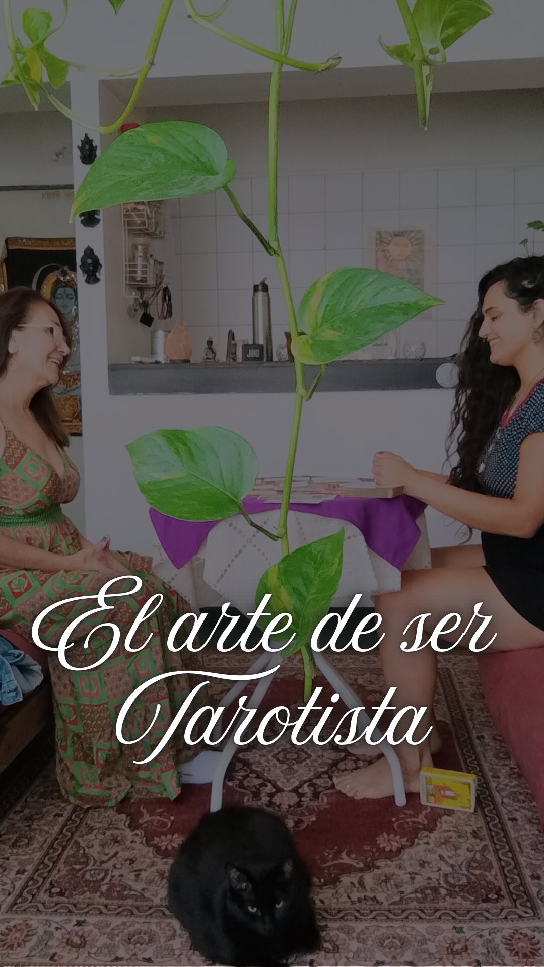 ❤️🔥¿𝙎𝙖𝙗𝙚𝙨 𝙥𝙤𝙧𝙦𝙪𝙚 𝙚𝙢𝙥𝙚𝙘𝙚́ 𝙖 𝙚𝙨𝙩𝙪𝙙𝙞𝙖𝙧 𝙏𝙖𝙧𝙤𝙩 𝙘𝙪𝙖𝙣𝙙𝙤 𝙚𝙧𝙖 𝙖𝙙𝙤𝙡𝙚𝙨𝙘𝙚𝙣𝙩𝙚? ❤️🔥
🤦🏽♀️𝙋𝙤𝙧 𝙦𝙪𝙚́ 𝙚𝙧𝙖 𝙪𝙣𝙖 𝙞𝙣𝙩𝙚𝙣𝙨𝙖 𝙦𝙪𝙚 𝙣𝙚𝙘𝙚𝙨𝙞𝙩𝙖𝙗𝙖 𝙚𝙨𝙩𝙖𝙗𝙡𝙚𝙘𝙚𝙧 𝙘𝙤𝙣𝙫𝙚𝙧𝙨𝙖𝙘𝙞𝙤𝙣𝙚𝙨 𝙥𝙧𝙤𝙛𝙪𝙣𝙙𝙖𝙨 𝙮 𝙥𝙨𝙞𝙘𝙤𝙡𝙤𝙜𝙞𝙘𝙖𝙨 𝙘𝙤𝙣 𝙡𝙖𝙨 𝙥𝙚𝙧𝙨𝙤𝙣𝙖𝙨, 𝙘𝙤𝙣 𝙘𝙪𝙖𝙡𝙦𝙪𝙞𝙚𝙧 𝙥𝙚𝙧𝙨𝙤𝙣𝙖, 𝙚𝙣 𝙘𝙪𝙖𝙡𝙦𝙪𝙞𝙚𝙧 𝙘𝙤𝙣𝙩𝙚𝙭𝙩𝙤.
Si, me pasaba que me aburría con los vínculos y las charlas superficiales.
Necesitaba conocer a las personas más allá de las palabras diplomáticas, quería saber el transfondo de lo que decían y hacian, por ello generaba espacios de investigación psíquica en cualquier contexto sin darme cuenta que eso a muchas personas les incomodaba y a otras les encantaba que de repente les diga que era tarotista.
Por ello, empecé a estudiar yoga, astróloga y tarot y me convertí en una terapeuta integral, energética y simbólica. Con el tiempo, comprendí que todo ese talento que tenía de adolescente podía encaminarlo en una profesion para que me paguen por hacer algo que es tan natural en mi..
Luego de muchas vueltas comprendi la importancia de también estudiar Psicología para complementarme como terapeuta...
Si te pasaba o te pasa como a mí, entonces la formación de Tarot que ofrezco, es para vos, por qué:
🔮Ser Tarotista es desarrollar una habilidad vincular y terapeutica para generar espacios mágicos de confianza y profundidad para que las persona en 2 horas se abra por completo, gracias a la resonancia que generan las imágenes del Tarot.
🔮Ser tarotista es aprender a válidar tu intuición y la de la consultante, dejando que las palabras salgan de tu corazón, para ayudar a esa persona a darle sentido y ordenar los procesos de aprendizaje que esté viviendo.
🔮Ser Tarotista es una herramienta única para desarrollar a la terapeuta holistica que habíta en vos.
Si queres saber más sobre la formación que comienza en Abril de Arcanos Mayores, en la la hablemos por MD.
Flor 🪷