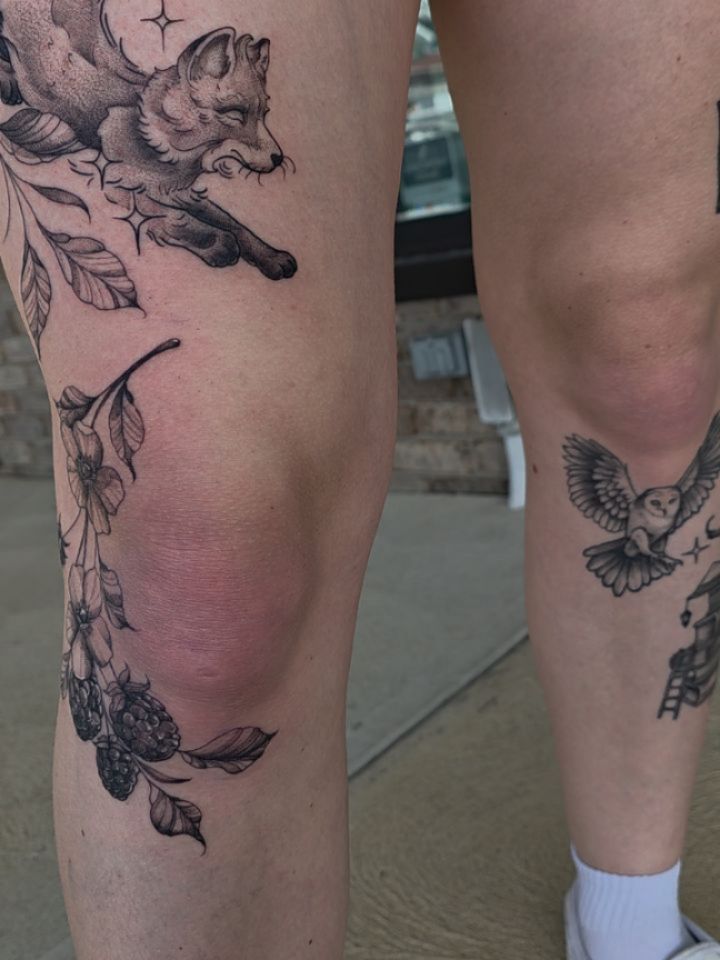 Little blackberry knee wrap with a funky fox galavanting above, thanks Grace!
Would *love* to do more floral knee/elbow wraps, if anyone was down...
As always: thank you for looking, booking, and your continual support of paradox ❤️