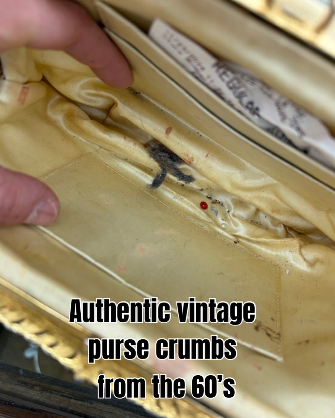 Our brand new & truly one-of-kind collection highlighting the importance of sustainability when it comes to vintage fashion 💌 We pride ourselves on continually providing our customers with authentic, high-quality vintage, and now with absolutely 0 waste!! 🗑️ Saving the 🌍 one vintage piece at a time 💗 DM to claim your fav piece now!
#AprilFools
But seriously, we go above and beyond to make sure you guys are able to shop quality, clean, and perfectly-curated vintage. Just a peek into some of the “fun accessories” we have to sift through to give you a pleasant experience with us here at Time Warp 💜 Happy April Fool’s everybody!
#timewarpbr #shoplocal #vintagefashion