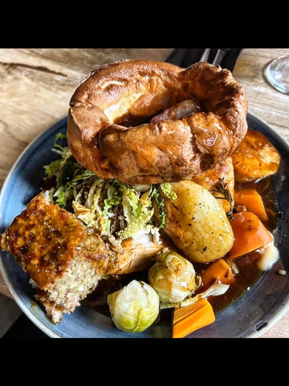 Sunday Roasts Done Right 🤩
Chicken, Ham,beef and all the trimmings
Full menu also available
COLLECTION ROASTS - Receive 15% on all collection orders!
🤸 Kids can enjoy
Roast dinner
Sausage & chips
Chicken bites & chips
Cheese burger & fries
From £6.95
🍰 Desserts
Sticky toffee pudding
Mini Egg Cheesecake
Chocolate fudge cake
Full menu is also available
🥡 Collect
🚗 Get it delivered straight to your door via Uber Eats
📞 Contact us on 01946 691450 or send us a dm
📱 WhatsApp: 07510 427358