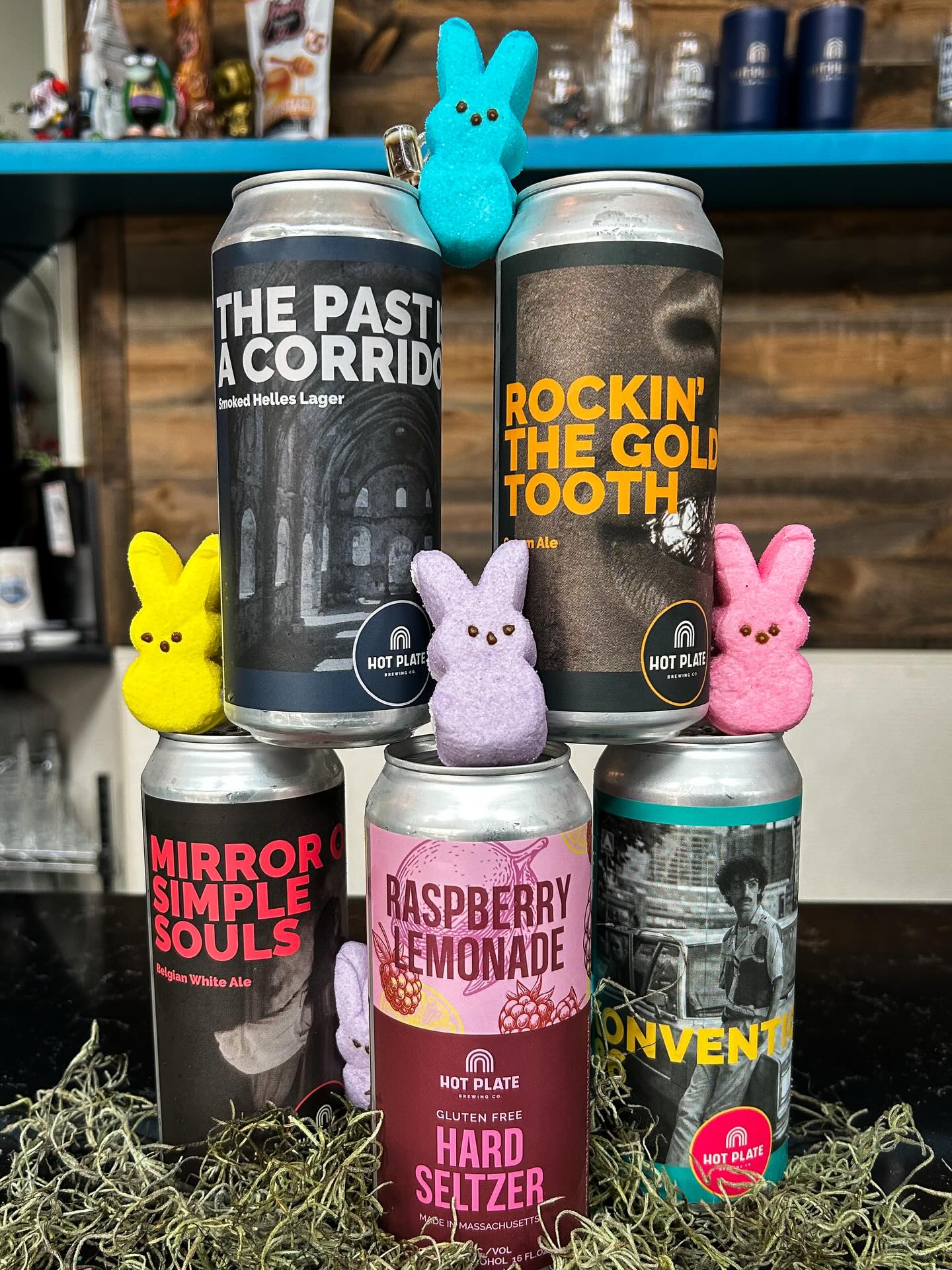 📣🐣 Quick reminder that we’ll be closed on Easter Sunday so make sure you stock up on 4-packs of beer and hard seltzer to go!
And if you need a quick escape from the fam Friday or Saturday night, we got you for a quick, secret pint 🤫