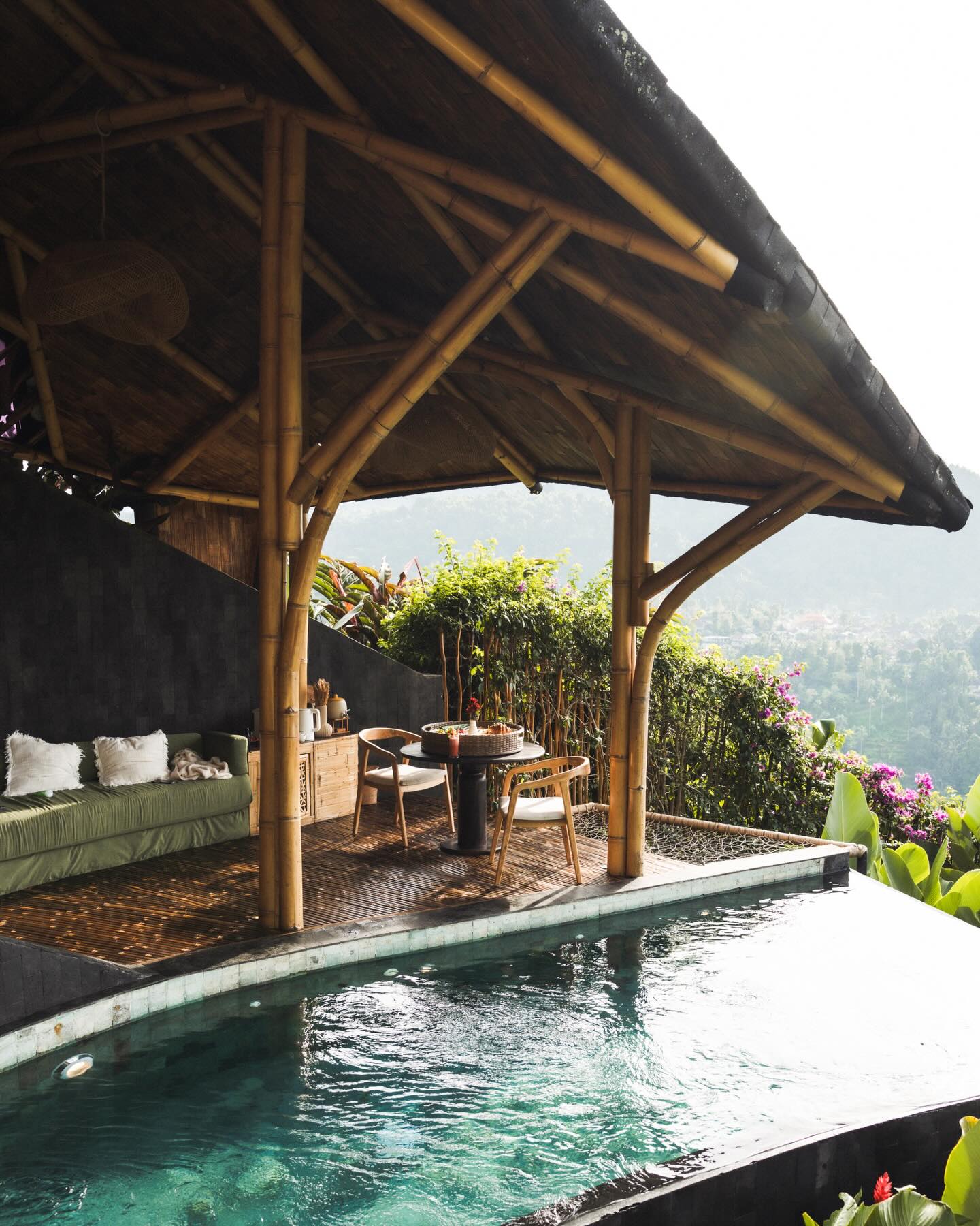 Imagine enjoying a meal at the wooden table or lounging on the comfortable daybed right next to the water 🌿✨
Ready for your tranquil getaway? Book your stay now! 🔗🌴