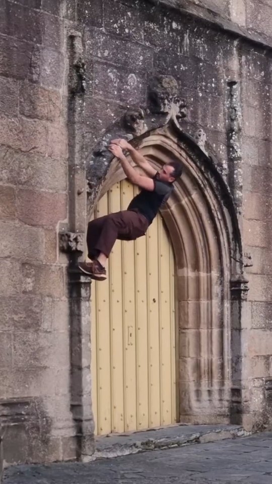 Floor is lava ! le Parkour c'est partout et c'est ludique ! 🔥
#parkour #floorislava #lannion #vivrefort