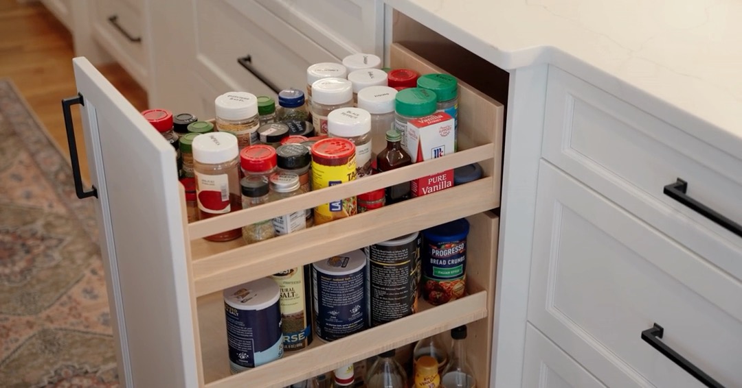 ๐๐ ๐ฅ๐จ๐ฏ๐ ๐๐๐ฌ๐ข๐ ๐ง๐ข๐ง๐ ๐ฐ๐ข๐ญ๐ก ๐ข๐ง๐ญ๐๐ง๐ญ๐ข๐จ๐ง. It starts with understanding how a family truly lives day to day, then creating a space that reflects them beautifully and functions effortlessly.
๐๐ซ๐จ๐ฃ๐๐๐ญ ๐๐๐ญ๐๐ข๐ฅ๐ฌ
Designer: Susan Kochanski
Contractor: Bob Sanchez from BS Custom Builders
Perimeter Cabinetry: Ultracraft Bristol Frameless in Simply White
Island Cabinetry: Dura Supreme Meridien Frameless in Cherry Heirloom โKโ
Hardware: Top Knobs Ascendra Flat Black
Countertops: Spectrum Quartz โ Impeccable
Tile: Tile Designs of New England