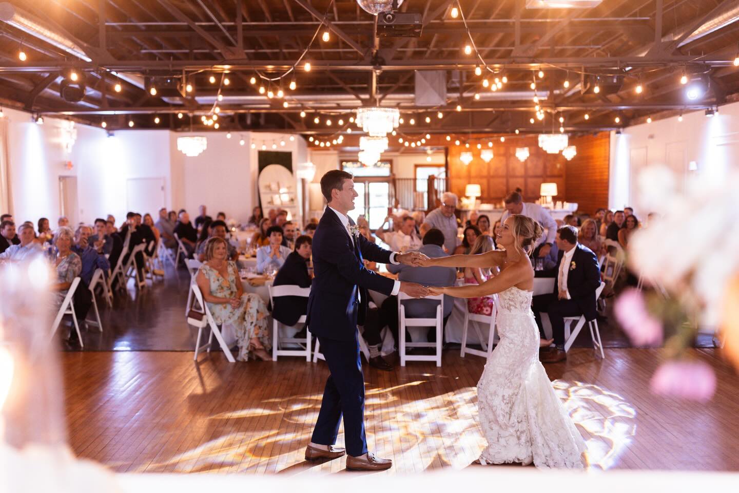 Alyson & William’s dance as Husband and Wife✨
-
@magnoliavenuekc
@magnoliavenuebrookside
@maggie_swanson_photo
@somethingwhitebridalboutique
-
#WeddingPhotography #WeddingDJ #WeddingProduction #1Dance #weddingvenue