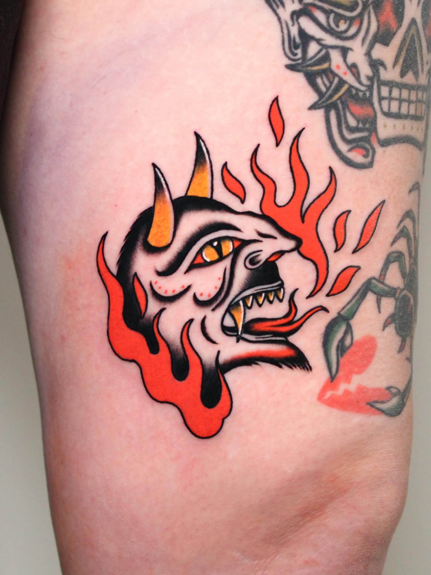 Flame lickin’ demon for Yana! 👹 Happy Easter everyone! ✨
🏷️: #traditionaltattoo #traditionaltattoos #tradworkerssubmission #tradworker #oldschooltattoo