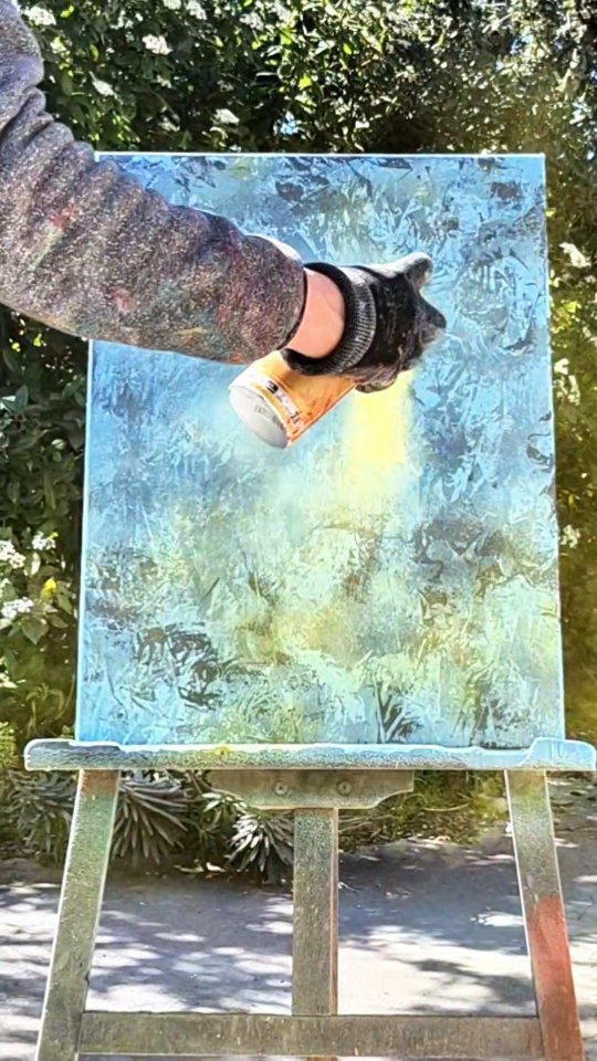 Nouvelle version des inséparables.
Même sujet,
mais jamais la même histoire.
Le fond change,
les textures évoluent,
et le lien reste. 💙
#streetart
#stencilart
#animalart
#loveart
#artcontemporain