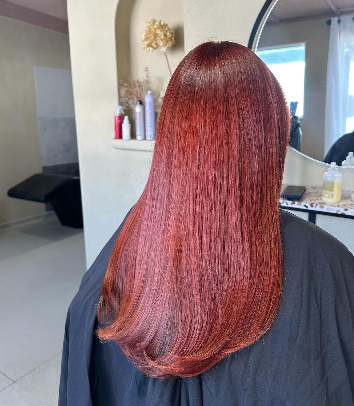 A stunning silky and shiny vibrant red copper !❤️🔥
By Maddie
#waihekehairsalon #sustainablesalons #coppergoals #davinesofficial