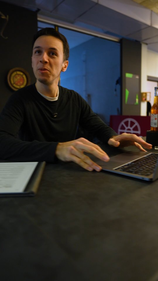 🔥 Marre des sites fades et oubliables ?
Chez nous, le webdesign ne fait pas que “joli” — il capte, engage et convertit. On crée des expériences qui donnent vraiment envie de cliquer… et de rester.
Vous avez un projet ? On le transforme en machine à impact.
Écrivez-nous maintenant.