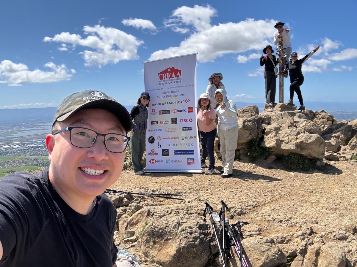 We did it!! 💪⛰️
CREAA H.A.T. (Hiking Adventure Team) just conquered Mission Peak in Fremont 🔥
Major shoutout to our BOD Sammy Seto for carrying the banner on his back the ENTIRE hike — that’s next level dedication 👏👏
And of course, huge respect to our amazing crew:
President Elect Eva He, External VP Cora Yu, Past President Victoria Lam, Past President Tina Wong, Secretary Celeste Kwan, BOD Mirna Tin and Austin Cheng — thank you all for showing up and pushing through this challenging hike 💯
Not gonna lie… Mission Peak humbled us a little 😂 but we made it to the top together 🙌
CREAA doesn’t just show up in business — we show up on the mountain too 😉
—
我們做到了!!💪⛰️
CREAA H.A.T.(登山探險隊)成功征服了 Fremont 的 Mission Peak 🔥
特別感謝我們的董事 Sammy Seto,全程背著旗幟登山,真的太猛了 👏👏
同時也要大大表揚我們的隊友:
候任會長 Eva He、外交部副會長 Cora Yu、前會長 Victoria Lam、前會長Tina Wong、秘書 Celeste Kwan、董事 Mirna Tin 和 Austin Cheng
謝謝大家一起堅持到底,完成這次具有挑戰性的登山 💯
說實話… Mission Peak 真的有點虐 😂
但我們一起登頂的那一刻,一切都值得 🙌
CREAA 不只是在事業上拼,在山上也一樣拼!⛰️🔥