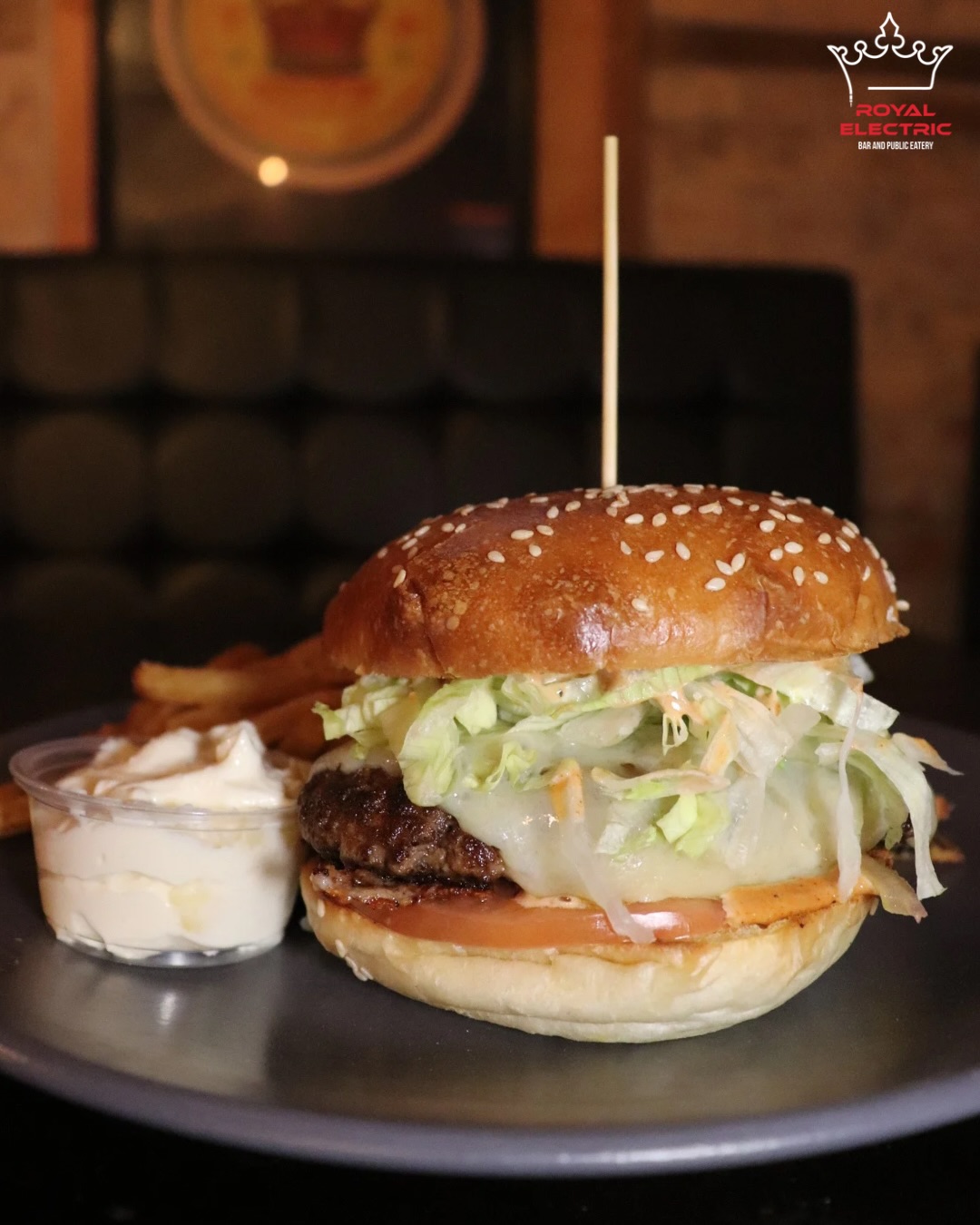 April feature just dropped 👑🔥
Meet the Creole King Burger — bringing bold southern heat to Royal Electric.
Cajun-spiced beef, smoky barbeque aïoli, crisp lettuce, fresh tomato, and onion all stacked just right.
It’s messy, it’s flavour-packed, and it’s only here for April. Don’t sleep on this one. 🍔💥
#RoyalElectric #FeatureBurger #GuelphEats #BurgerOfTheMonth #downtownguelph