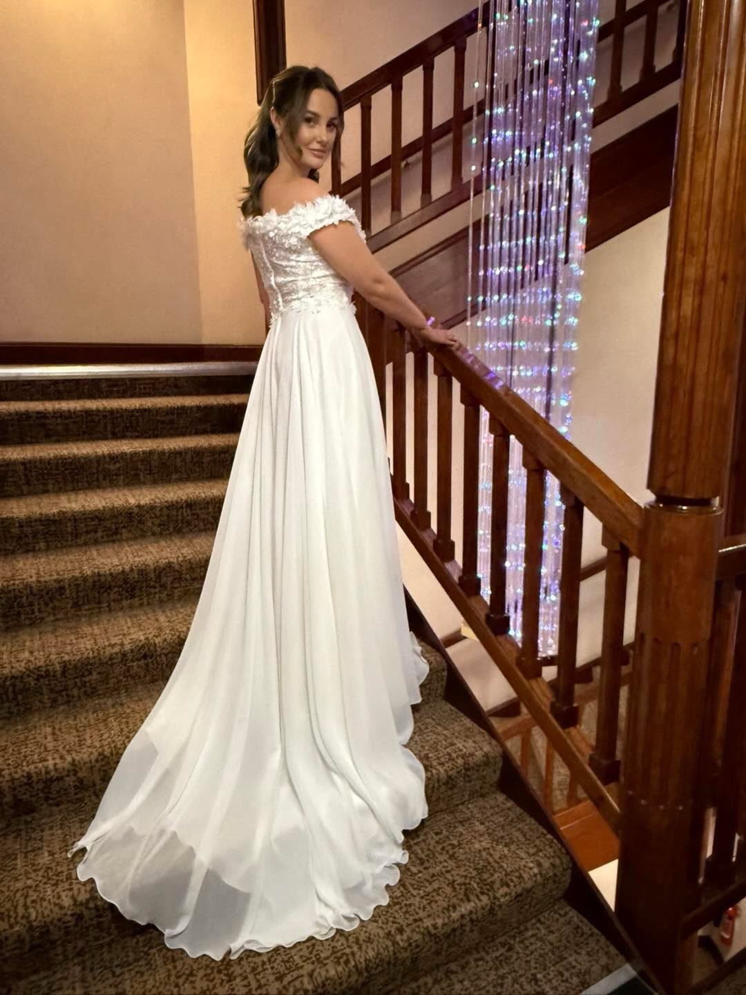 A beautiful off the shoulder a-line bridal gown made from high quality lace and chiffon.
@biancoevento - Style ‘Milagros’
#offtheshoulder #lightweightdress #lace #chiffondress #bride2026