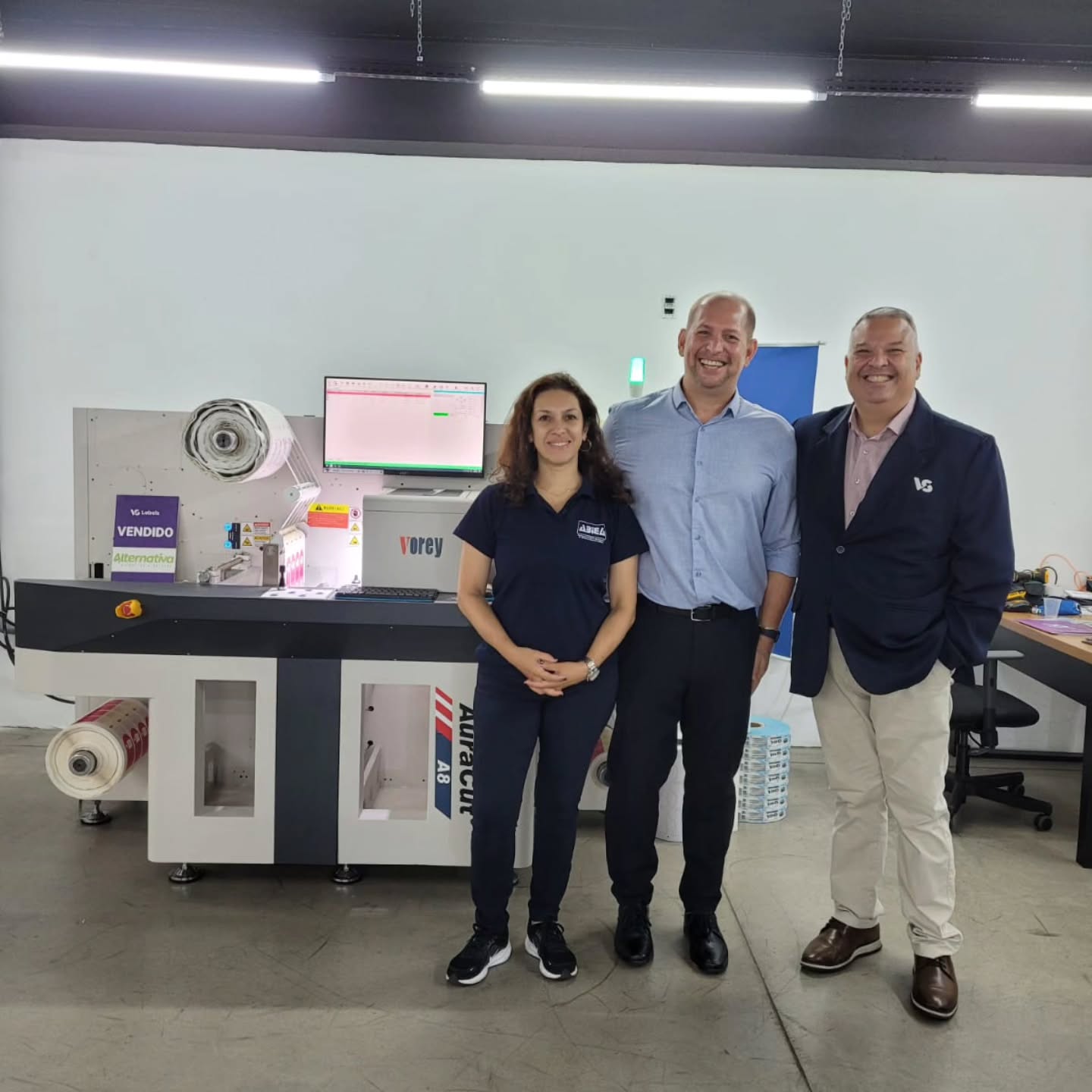 Obrigado Marcelo Fontes e todo time da @souvinilsul por nos receber no open house que mostrou, entre as várias tecnologias que a empresa comercializa no Brasil, a versatilidade dos sistemas de corte digital da Vorey para rótulos.
#Abiea #Vinilsul #openhouse #Vorey