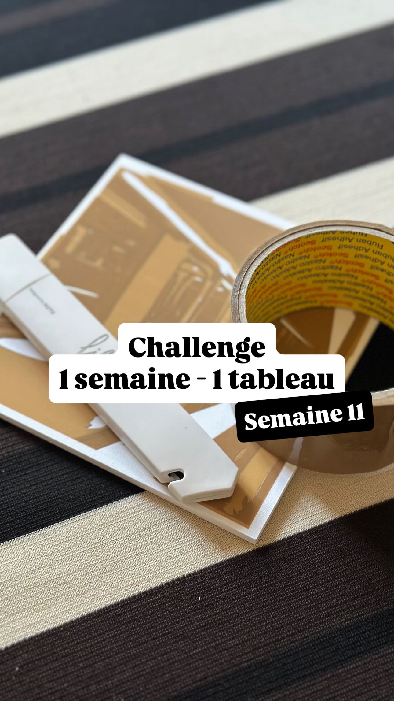 Challenge « 1 semaine - 1 tableau »
SEMAINE 11 - « Ligne 13 »
.
Un quotidien que j’ai quitté il y tout pile 4 ans et je réalise chaque jour la chance que j’ai de pouvoir vivre loin de ce tumulte.
.
J’aime Paris, c’est une ville extraordinaire, fascinante mais à petite dose 😉
.
Et vous, vous vivez où ?
.
#artcontemporain #tapeart #art #collage #scotch