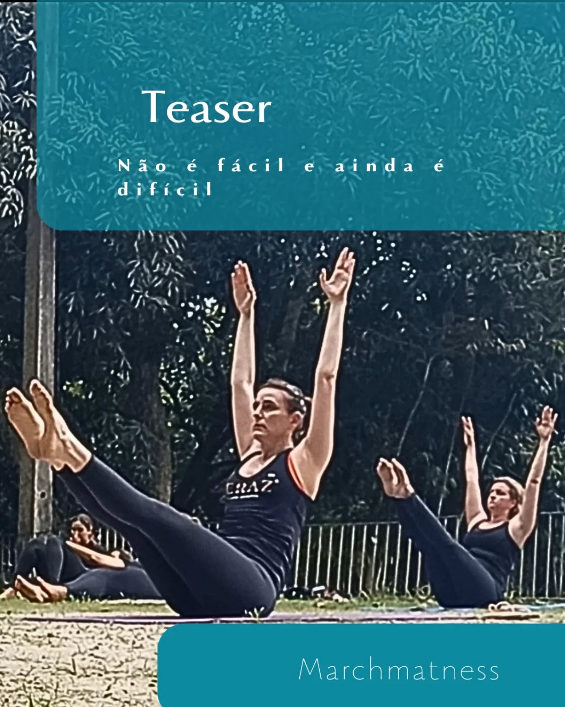 Por mais que alguém goste do Teaser ou não considere o grande desafio dentro do método para seu corpo (que é o meu caso), não dá para dizer que é fácil.
Não se trata simplesmente de força, nem de flexibilidade. Precisamos articular a coluna. Precisamos de mobilidade e ainda modular força e flexibilidade para não deixar a extremidade roubar a cena. Ou seja, temos que entender que quem deve estar no controle é o centro. Aliás, sempre!
Como sabemos que a extremidade está querendo brilhar? Quando sentimos aquela cãibra nos quadríceps ou explodinos nossos flexores de coxa.
Se conseguirmos entender o Elephant e trazê-lo para o Mat, ajuda. Como fechar o carro do Reformer "sem usar" os quadríceps e os flexores? Lembrando que não é apenas flexão de coxa é, também uma flexão da lombar. Então, como que a flexão da lombar pode nos tirar a tensão dos flexores de coxa? Se flexionarmos a lombar e ao invés de pensarmos em subir as pernas, pensarmos em mandá-las para longe, muda alguma coisa? Como está nosso Doble Leg Stretch? Quando abrimos o corpo estamos sustentando a coluna ou ela fica a mercê do peso das pernas? Estamos crescendo? Estamos usando 2 way stretch ?
No @classical_rio do ano passado, no curso da @theverticalworkshop , experimentei o Teaser no Cadillac (com a Push Through e, como todos já sabem, Push Through é vida) da seguinte forma: subi cabeça, ombros e o máximo da coluna sem tirar o sacro do chão, as pernas apenas crescendo. Depois de travar a maior luta que consegui para manter a bacia no chão eu podia continuar e subir o que faltava, ou seja, sacro e pernas. Na volta, primeiro o sacro tinha que apoiar para depois descer o resto. Foi suado. O que a Shari "obrigou" meu corpo a fazer com esses comandos? Articular a lombar. E para isso tive que usar o centro e não os flexores de coxa. Conclusão fiz algumas repetições e não senti nenhuma tensão nos flexores ao fazer a Teaser. Fiquei "exausta", mas meus flexores estavam felizões. Foi um super educativo.
No mais, faça Pilates, rolamentos e orações. Tudo isso ajuda muito! Rs.
Na foto estou com minha linda amiga @carlagueivarapilates suando para chegarmos vivas ao fim de uma aula outdoor de @feralbernaz