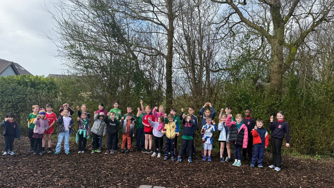 There was great excitement today as our 2nd and 3rd class students paired up with their buddies from Junior and Senior Infants for an Easter egg hunt. The children showed their creativity by writing thank-you letters to the Easter Bunny and producing beautiful artwork 🐣🐣