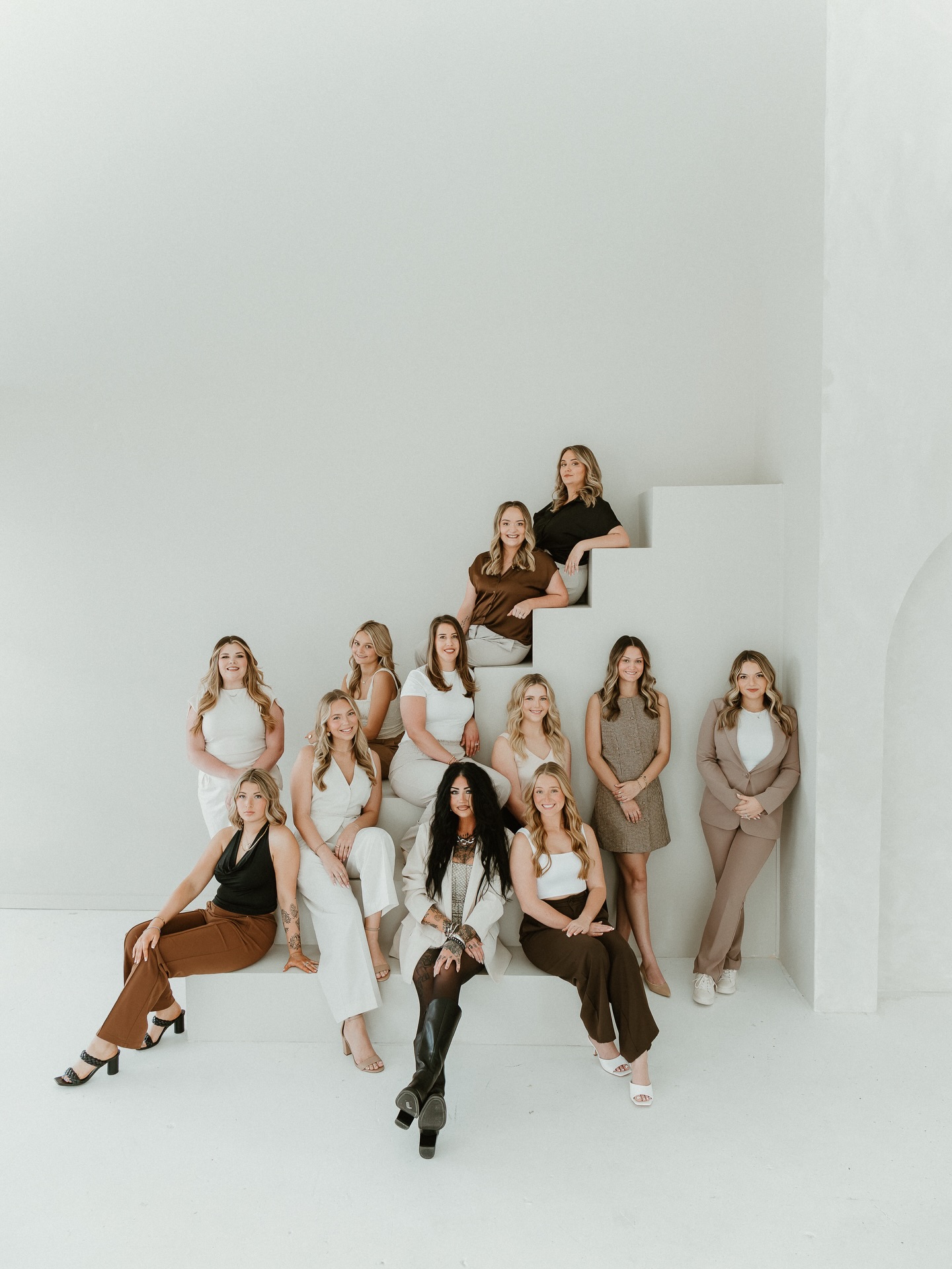 Team shoots in the Stu 😍 featuring @bloomsalonwildlight
You ladies look SO GOOD! Tag your business bestie ✨
Photographed by @chalysehasacamera
#jacksonvillestudio #jacksonville