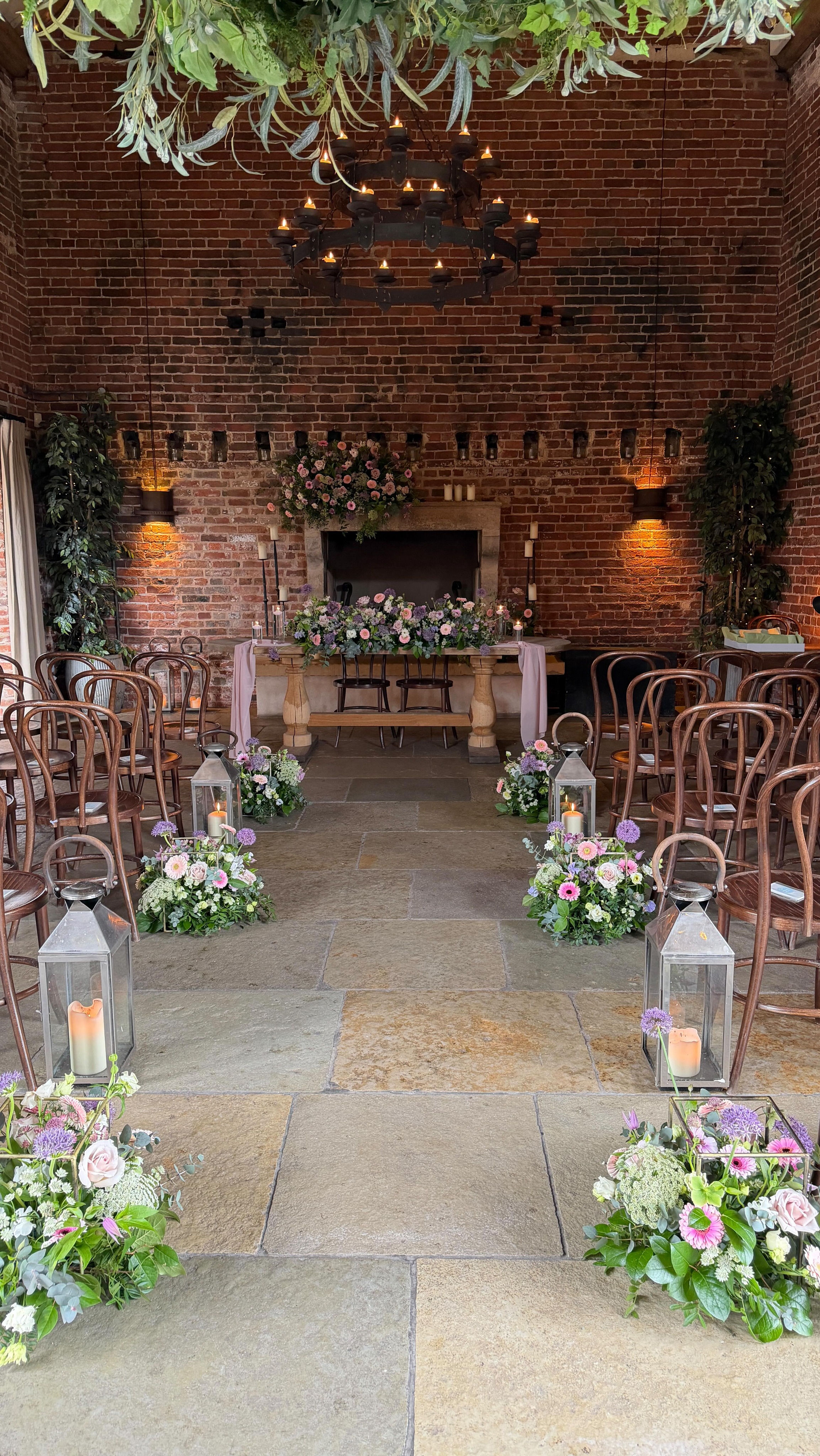 🌿 HAZEL GAP BARN 🌿
Yesterday we styled the beautiful wedding of B&Z at @hazelgapbarn - and what a stunning day it was!
We incorporated a soft blush colour palette, elegant floating candles, personalised signage, and of course… THAT show-stopping candy cart (complete with the crisp wall!).
Thank you for choosing us 🤩
Venue : @hazelgapbarn @crippsandco
Flowers: @tinekefloral
Styling: @therusticweddingcompany
Stationery: @invitingwritinguk
Cake: @lesleysvegancakes