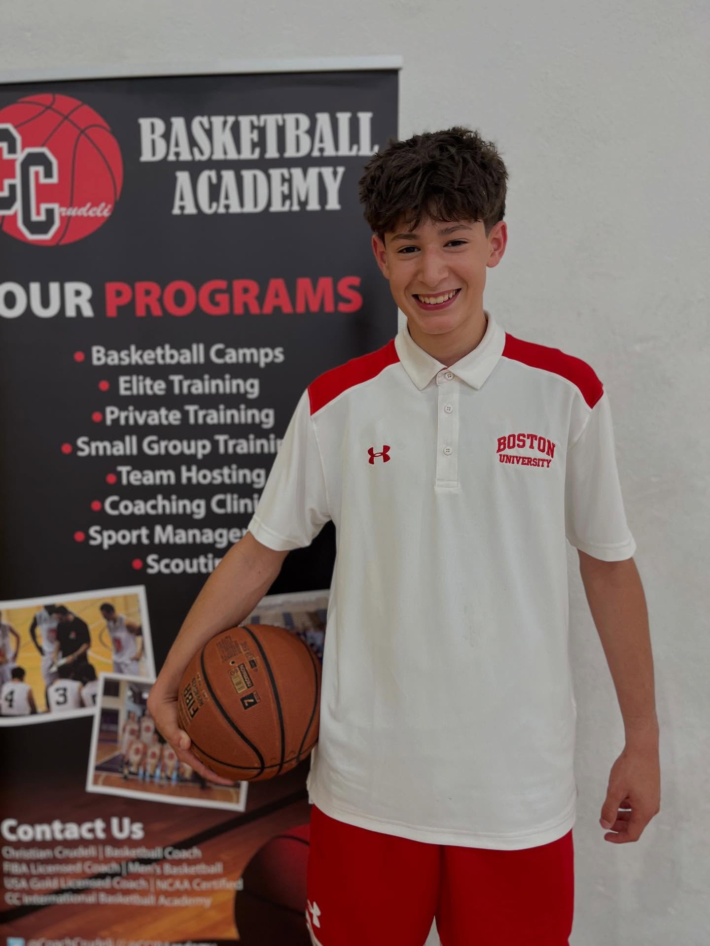 Miles de jugadores han entrenado con @coachcrudeli a lo largo de los años.
Han mejorado, han aprendido… pero lo más importante: han disfrutado y han ganado la confianza para seguir creciendo. 💪🏻🏀
Gracias, Carlos, por la confianza y por mantener siempre la ilusión de seguir mejorando y disfrutando del proceso.
✔️ Tecnificación individual
📍 FIBA | @coachcrudeli | @ccbasketballacademy
#baloncesto #basketballcamp #basketballdrills #basketballcoach #basketballneverstops 🏀
📩 Más info:
www.coachcrudeli.com
coachcrudeli@gmail.com
📱 WhatsApp: 636 88 18 41