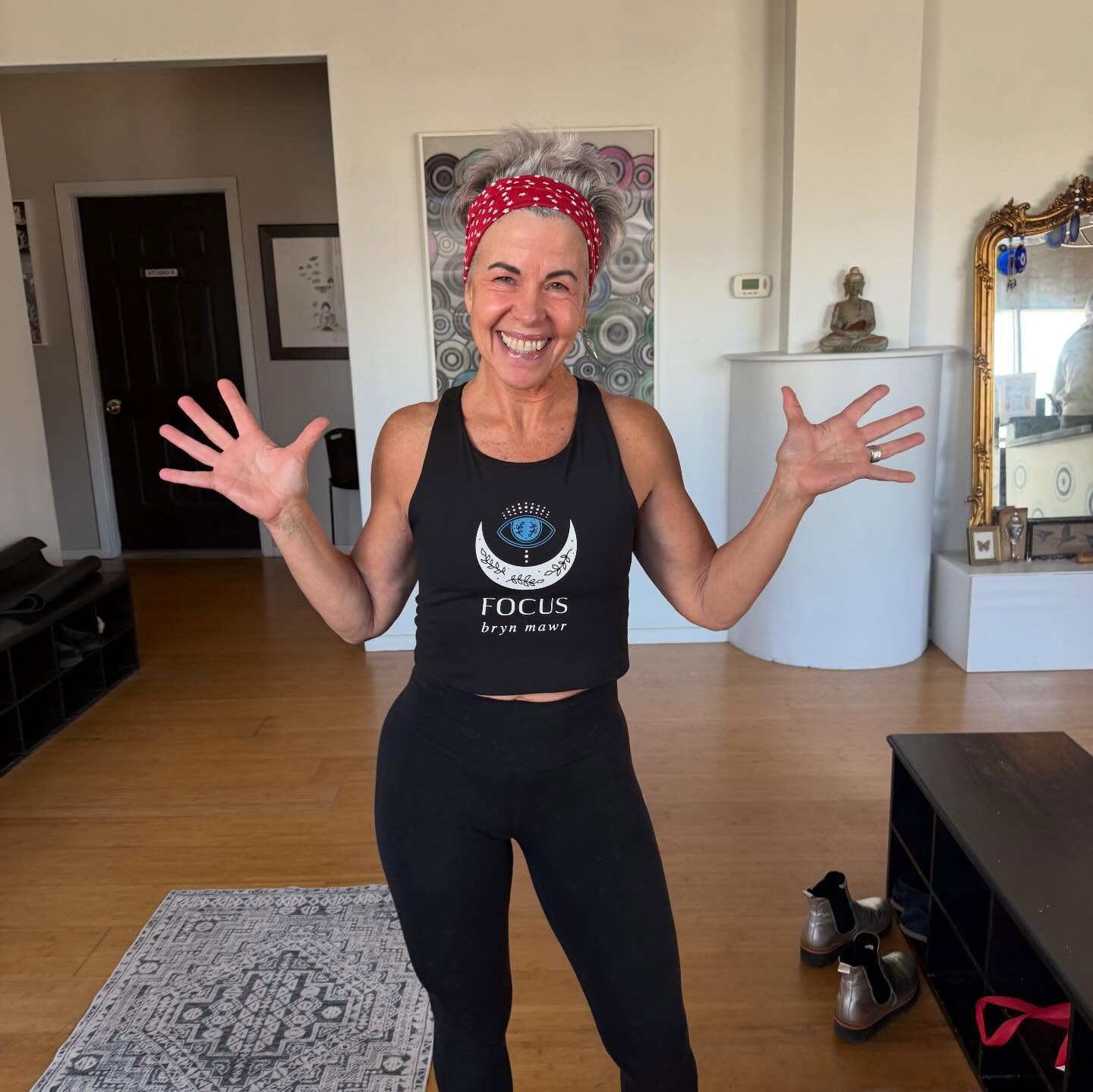 How this warm weather has us feeling 😎☀️😝🥳🥳 @lschellenger
Happy last day of March everybody! Don’t forget about hot yoga when it’s warm🥲🥲
#welovelinda #aprileve #focusyoga #focusbrynmawr #hotyoga