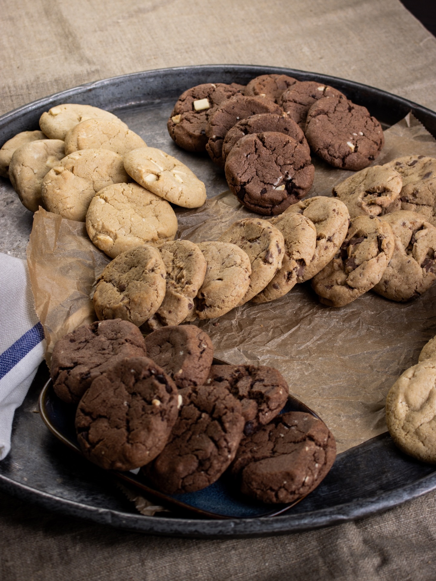 These Finchlings are everything you love about our classic chocolate cookies, just in a smaller, more versatile size. They’re perfect for children - or anyone who prefers a smaller portion without losing any of the flavour.
Rest assured they’re made to exactly the same recipe - with the same proper ingredients… local free-range eggs, Belgian chocolate, Little Pod vanilla, and real butter - so they have all the richness of the full-size version. Supplied in boxes of 30, unwrapped and ready for a super quick, easy service.
Find Finchlings at www.willow-finch.co.uk/trade where you can register for a trade account if you’re new to @willow_and_finch