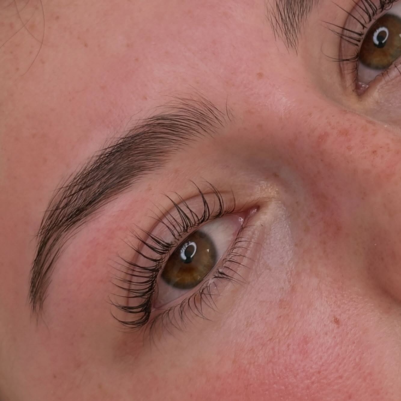 Blessing your Easter Saturday with this gorgeous lash lift ✨
#yumilashlift #naturallashes #embellirnz #dunedinnz