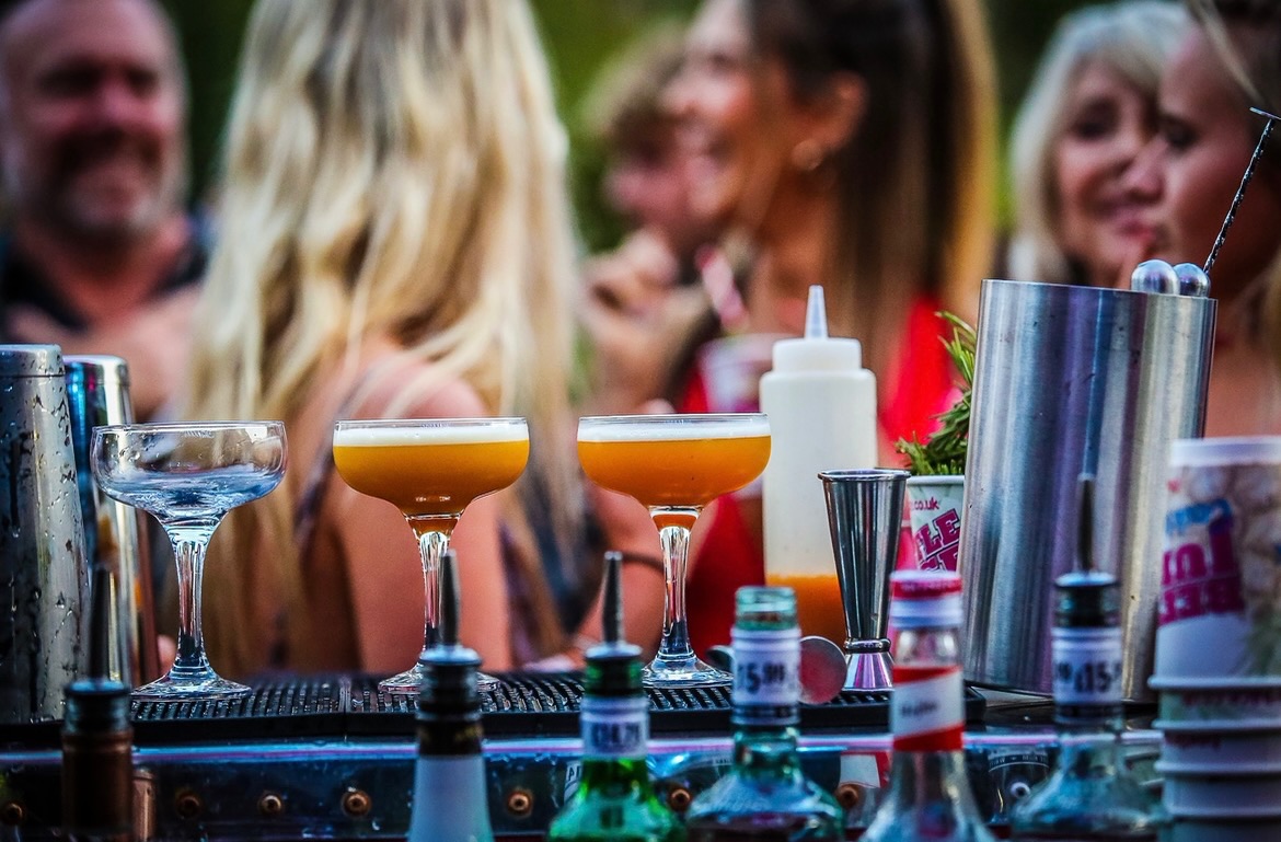 Drink trends come and go, and brands are always pushing new flavours and cocktail twists… but some classics never leave 🍸
Our Passion Driver has been on the menu since day one. A smooth mix of vodka, passion fruit, lime, and mango. it’s been a fan favourite for years.
Refreshing, timeless, and not going anywhere anytime soon. 🍹
What’s your go to cocktail?
#beetlejuicecocktails #passiondriver #cocktails