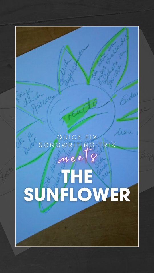 DIE SUNFLOWER METHODE
Tadaaaaaaa.
Trommelwirbel.
Es ist soweit:
Alle Zeilen für unser WE SING -Songprojekt sind fertig geschrieben. Der Song steht.
Und einige Male sind wir dafür zusammen mit dieser Methode weiter gekommen:
⭐Schreibe dein Thema in die Mitte
⭐Finde passende Sätze, Gedanken, Beschreibungen, Bilder für dein Thema - ohne es zu benennen
⭐Lies deine Beschreibungen jemandem vor
⭐Wenn das Thema ersichtlich ist, ohne dass du es benennst, sondern nur beschreibst, kannst du aus einem großen Ideenpool schöpfen.
Diese Methode habe ich aus einem Songwriting Workshop von @sabethpurijobi.vocalcoaching mitgebracht - und lieb sie inzwischen heiß und innig.
Weil sie Räume öffnet, Kreativität freisetzt und zu Formulierungen findet, auf die man auf den ersten Blick vielleicht gar nicht gekommen wäre.
Viel Spaß beim Ausprobieren.
Liebe Grüße,
Michaela
#songwriting #kreativtools #sunflowermethode #songtexteschreiben #michaelakuti