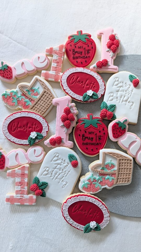 Someone just had their 🍓BERRY🍓 first birthday... And it was definitely a sweet one🥰✨
I love the different themed birthdays that come my way! Keeping it exciting, fun, creative with a lasting sweet impressions🧡
Thank you for choosing to BAKE & CREATE with us✨
#berryfirstbirthdaycookies #berryfirstbirthday #berryfirstbirthday🍓 #berryfirstbirthdayparty #firstbirthdaycookies