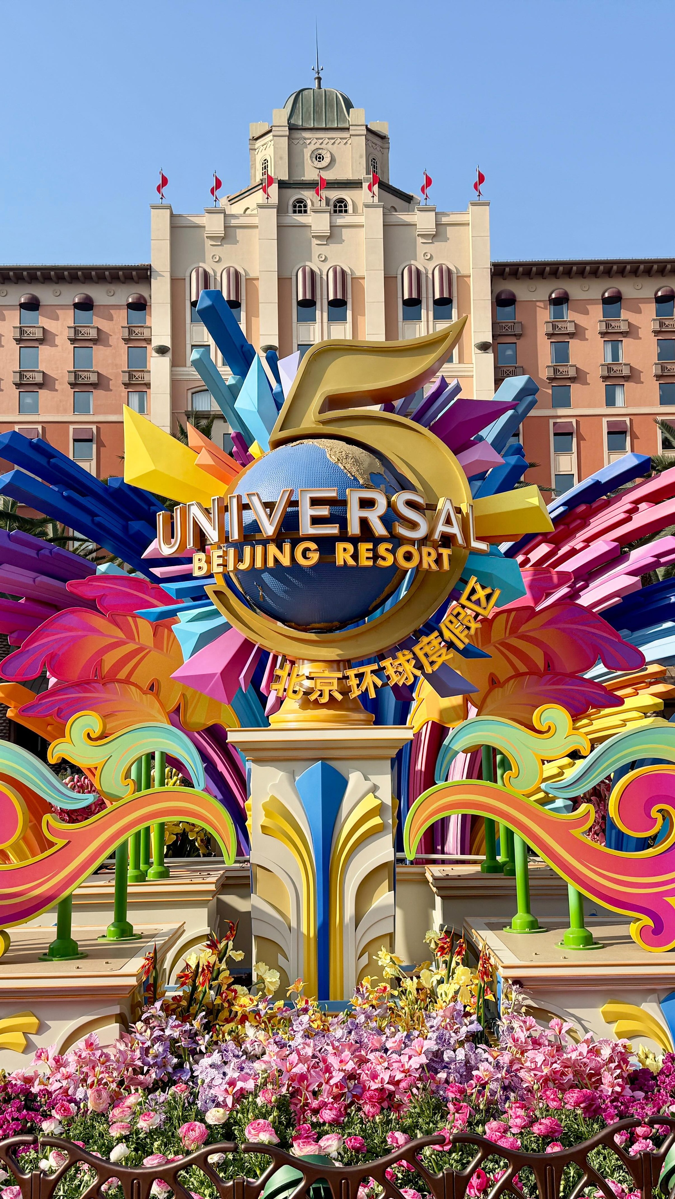 Our worldwide amusement park tour continues at @unistudios #beijing 🌏🎢🎡
Some pretty cool attractions like the #china exclusive
🐼 Kung Fu Panda Land of Awesomeness
🤖 Transformers Metrobase
🔮 The Wizarding World of Harry Potter and my personal favourite the Jurassic World Adventure 🦖
#universalstudiosbeijing #China2026 🇨🇳 #traveling