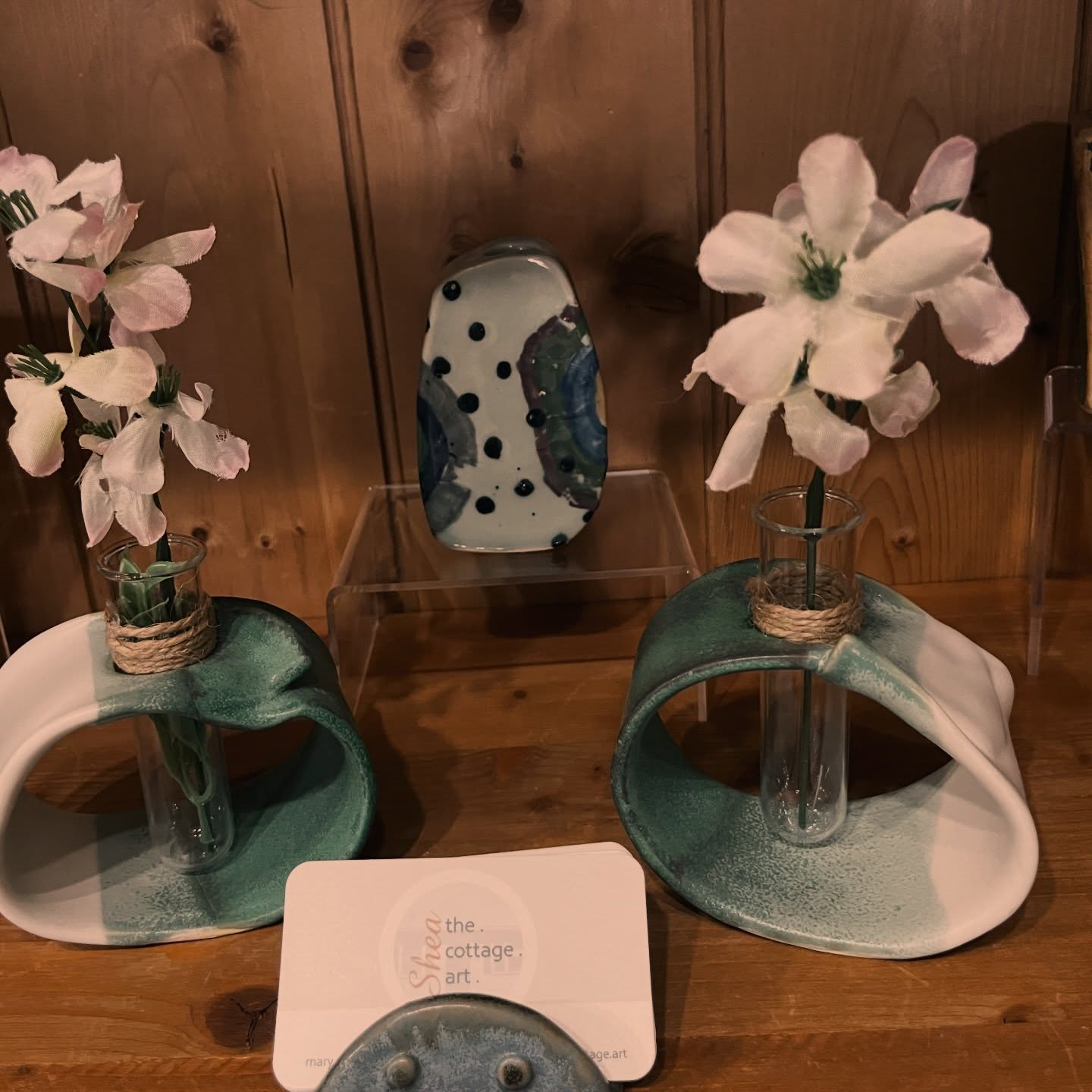 A little sneak peek of some new items we have ready for you to come see on our opening Day this Friday 10am-5pm ✨✨✨
.
.
.
#blackcrowgallerycc
#capecodartgallery
#capecodartists
#womanowned
Cc: @the.cottage.art @northeast_dyeworks @artsbarnstable @artscapecod @guidebookcapecod