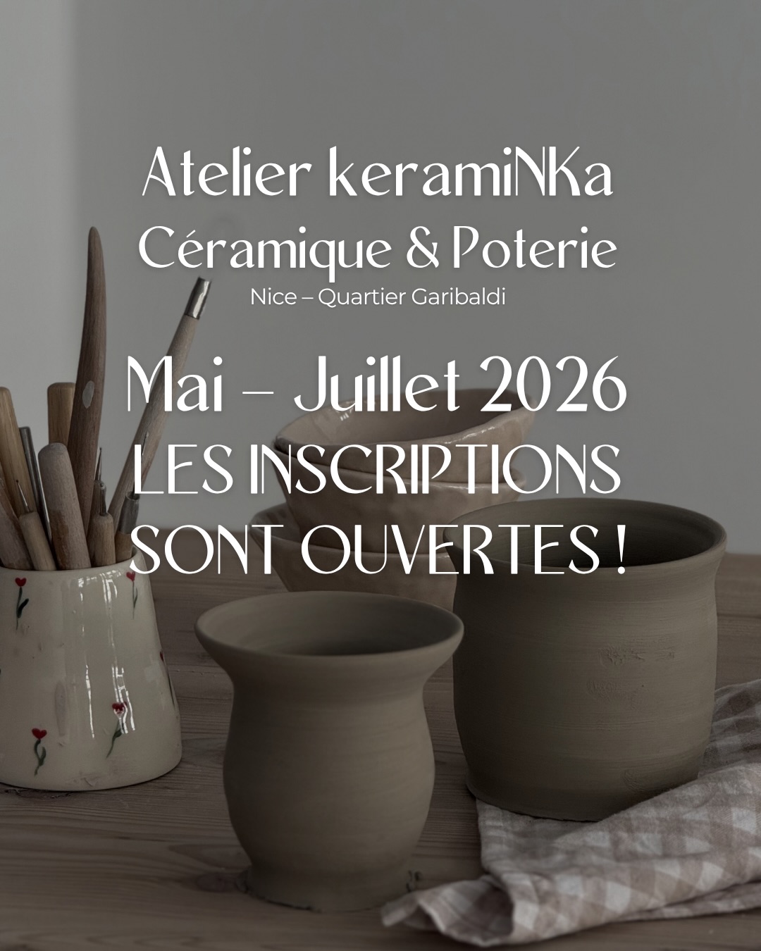 Les inscriptions sont ouvertes ✅
De mai à juillet 2026, je vous accueille à l’atelier pour un trimestre de céramique, dans un espace doux, lumineux et profondément humain.
Ici, on prend le temps.
Le temps d’apprendre, de créer, de se reconnecter à ses mains… et à soi.
Que vous soyez débutant ou déjà initié, vous serez accompagné(e) à chaque étape :
modelage, décoration, engobes, émaillage… jusqu’à vos propres pièces en céramique !
Chaque semaine, pendant 2 heures, vous avancez à votre rythme, dans un petit groupe bienveillant, où chacun trouve sa place.
🤍 Ce que vous allez vivre :
– apprendre les bases de la poterie de A à Z
– développer votre créativité
– créer des objets en céramique, façonnés par vos mains
– partager un moment hors du temps
📍 Nice – Quartier Garibaldi
📅 1 mai au 31 juillet 2026
⏳ Places limitées
Si vous sentez que c’est le bon moment pour vous…
Je serai ravie de vous accueillir à l’atelier 🤍
Infos & inscriptions en message privé @atelier_ceramique_nice