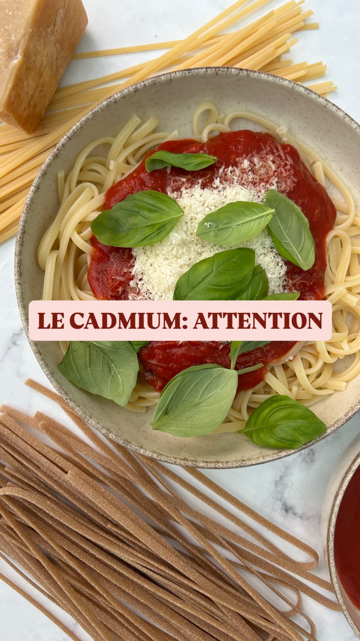 Cadmium: attention les francais!
L’ANSES a publié un rapport alarmant, un peu moins de 50% de la population a des taux de cadmium (un métal lourd) qui atteint des seuils critiques.
Le risque de cancer est accru lorsque le cadmium s’accumule dans le corps.
Les sources alimentaires sont surtout problématiques; les céréales et pommes de terre.
Les solutions?
* réduire votre consommation de céréales
* réduire le cadmium dans les engrais
Les céréales sont sources de cadmium mais aussi parfois d’oxalates, de lectines, de pesticides, de gluten et de fodmaps. Mais aussi très riche en glucides.
Mon conseil, profitez d’un bon plat de pâtes ou d’une baguette occasionnellement. Mangez de bonnes protéines, des lipides, des fruits et légumes, des légumineuses et oléagineux.
Des alternatives aux pates: spirales de courgettes, pates d’edamame.
Des alternatives au riz: riz de chou-fleur et brocoli
Des alternatives à la purée: purée de céleri rave ou de chou-fleur.
Prenez soin de vous!
#cadmium #nutritionniste #mangermieux #mangerbouger #santénaturelle