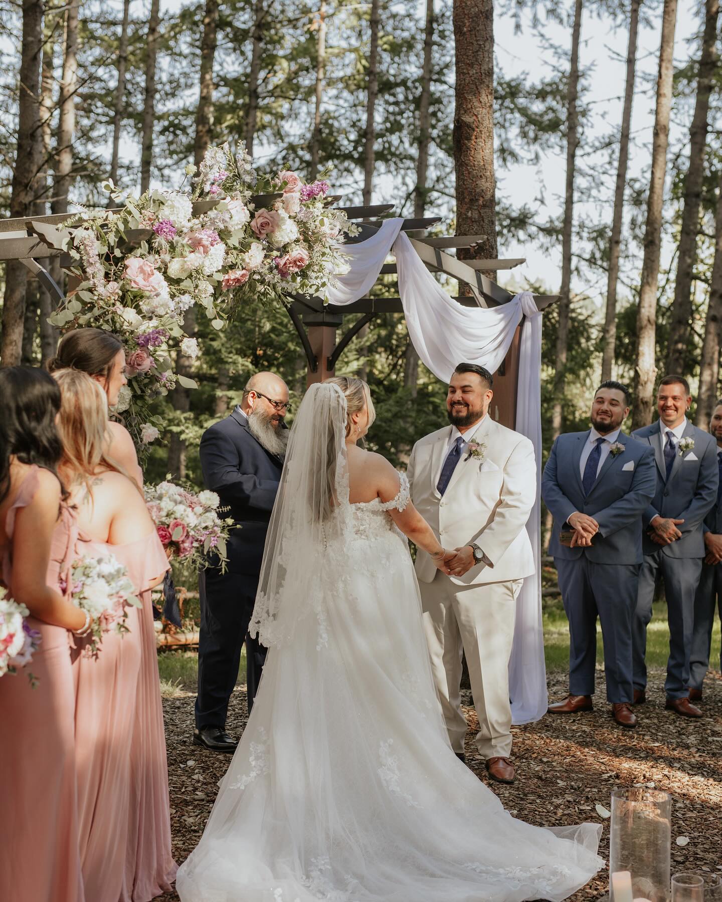 The 5th of October began unlike the typical cold/wet fall days, we were blessed with sunshine, and crisp air, a buzzing of joy and peace and excitement for this day to finally be here where B & J could have their special moment surrounded by friends and family. They were fully supported, lots of pretty decor, romantic florals, and an epic dance party.
I will never forget having the opportunity to work with such genuine souls as B & J. This milestone is just one in a lifetime of many and Iām so grateful to have witnessed it! Congrats to you and your family āŗļø.
.
.
Photographer: @joelledardisphotography
Coordination: @alittlegrace.alittlelace
Florals: @poppiesandpaisleyfloral
Videographer: @russandthetstudio
Venue: @redbarnvilla
Dj: reysdjservices
Catering: @mississippideltabbq
Dessert: luxesucredesserts
Hair & makeup: @blossomandbeauty
Photobooth: @proposepdx
Bartenders: @una_mas_mobile_bar
Couple: @befunny5