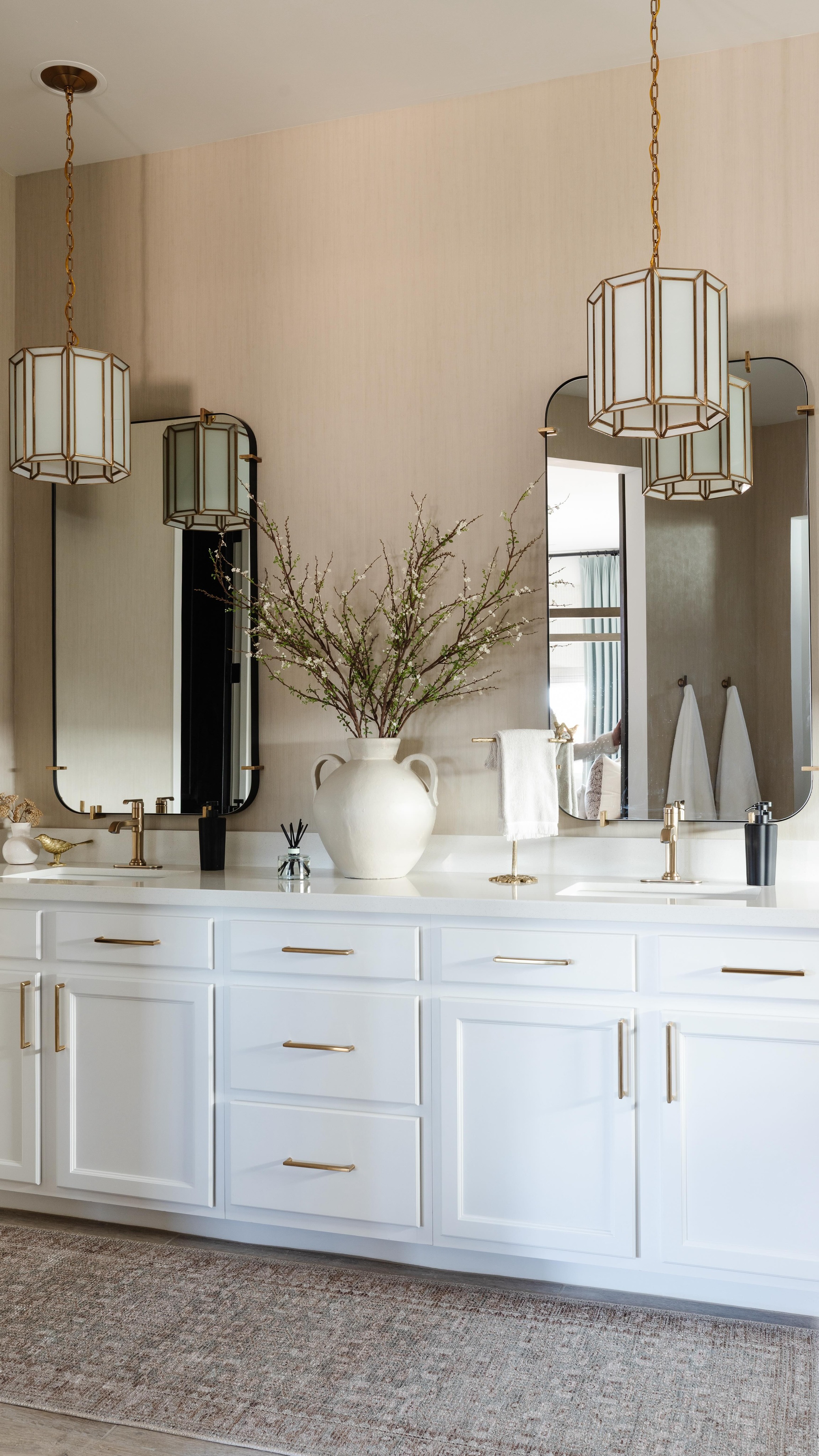 POV: You’re the interior designer AND the buyer… which means you get to love ALL the stuff✨
One of my favorite parts of the job? Sourcing beautiful pieces for our store and for our clients’ homes.
✨ From vintage finds to luxe layers, I’m always on the hunt for the ‘just right’ things that make a space feel elevated and stunning!
Because it really is true, I LOVE stuff 😂… especially the kind that makes a home feel like you🤍