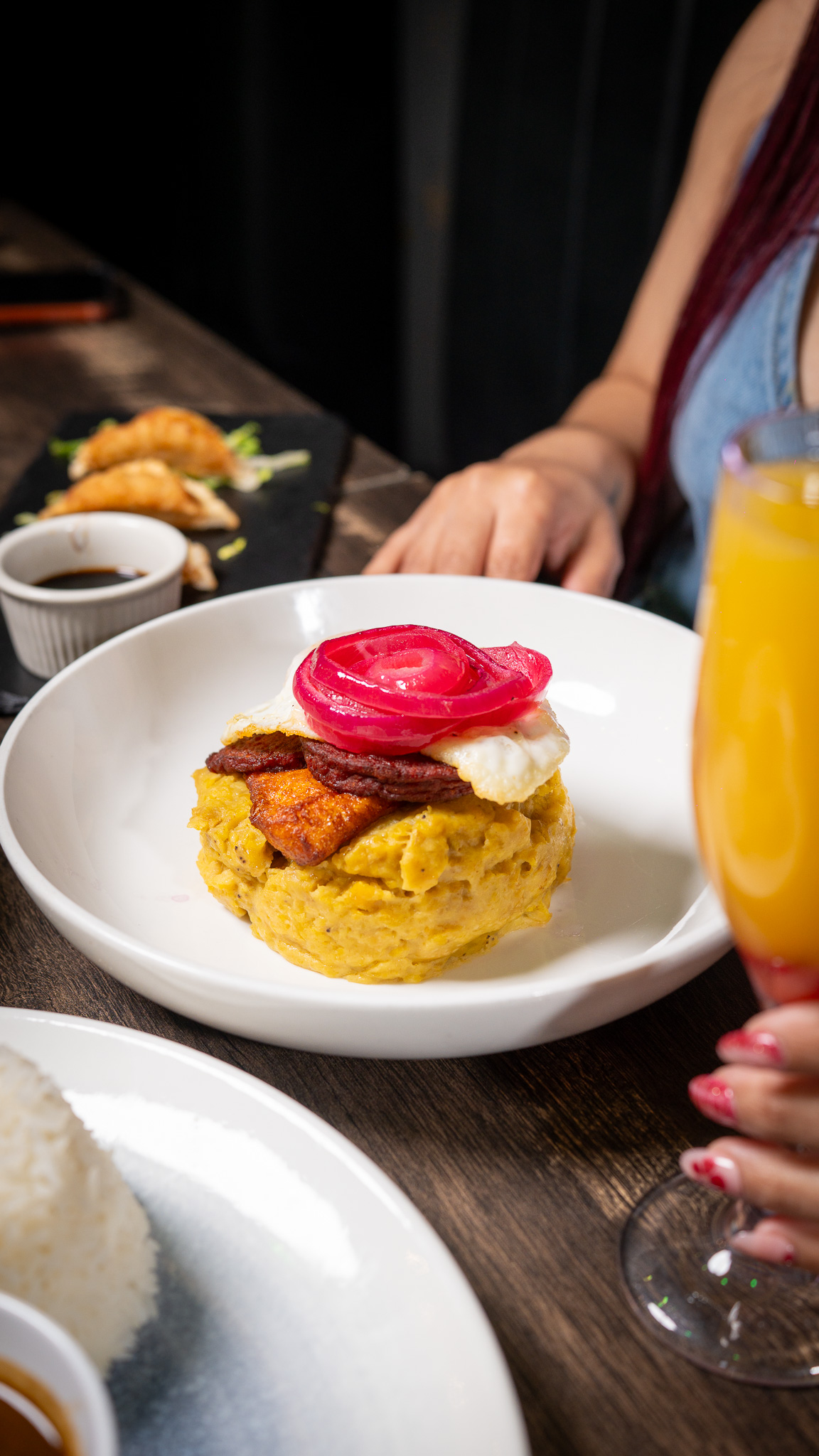 Our kitchen stays open late for quick bites and plenty of laughs. Come by for a late plate and good company 🍣🥩