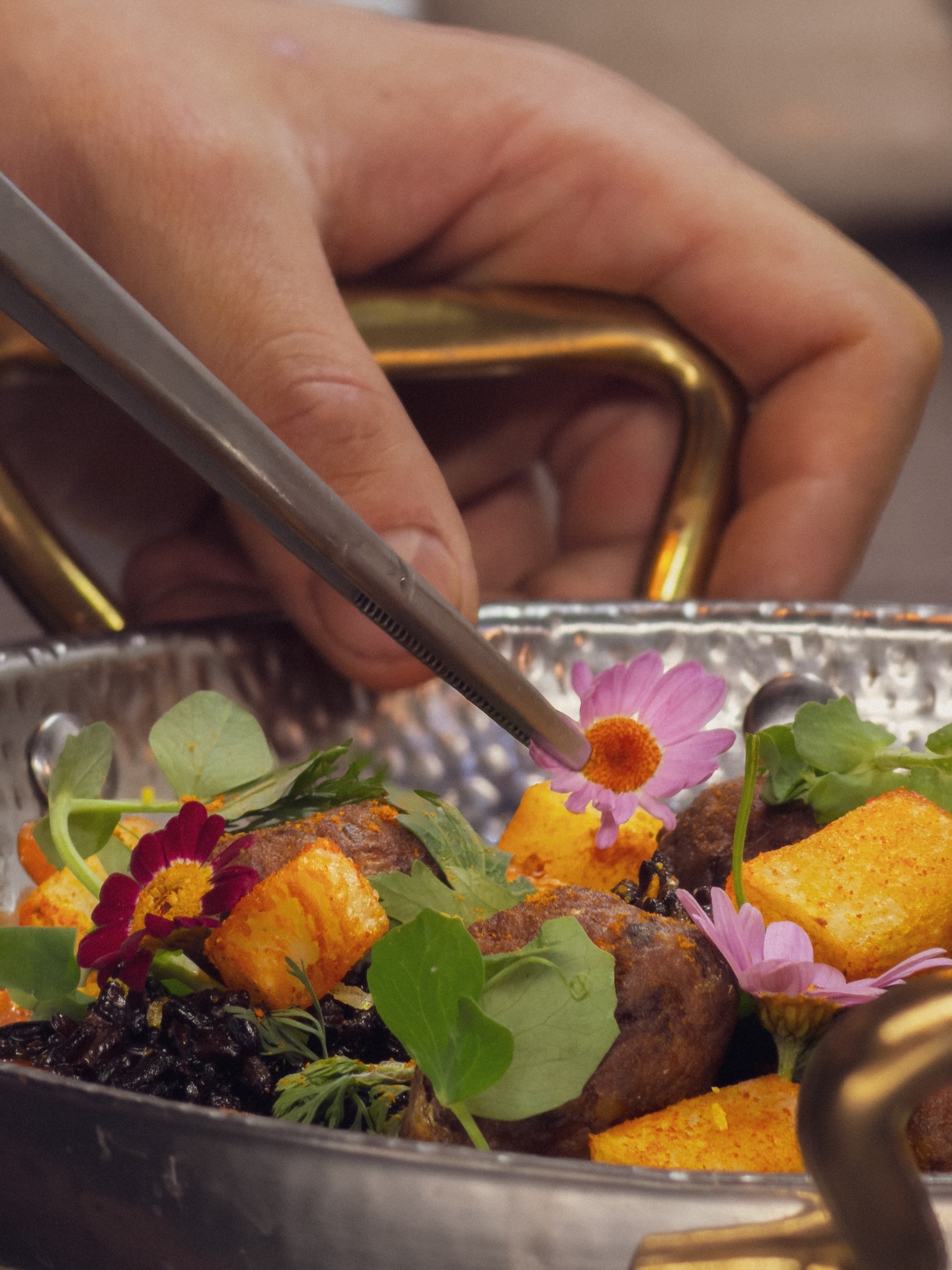 A Moroccan classic, reimagined
Chef’s take on sardine meatballs, bold flavors, refined textures and a hint of the ocean in every bite
Traditional, with a twist
•𝗗𝗮𝗶𝗹𝘆 𝟵 𝗮𝗺-𝟭𝟭𝗽𝗺
•𝗛𝗲𝗮𝗹𝘁𝗵𝘆
•𝗩𝗲𝗴𝗮𝗻 𝗙𝗿𝗶𝗲𝗻𝗱𝗹𝘆
•𝗠𝗮𝗿𝗿𝗮𝗸𝗲𝘀𝗵-𝗘𝘀𝘀𝗮𝗼𝘂𝗶𝗿𝗮
ꜰᴏᴏᴅ ᴀᴘᴘʀᴇᴄɪᴀᴛɪᴏɴ ꜱᴏᴄɪᴇᴛʏ