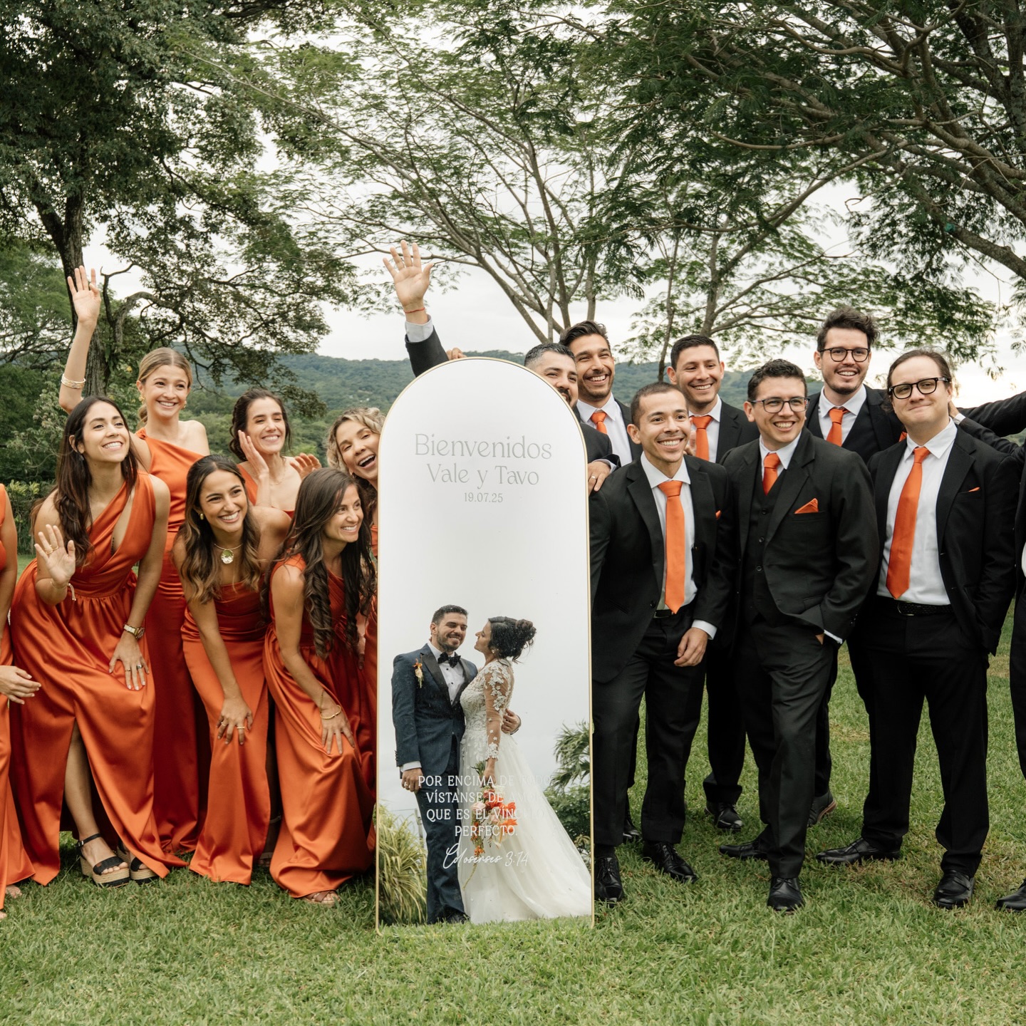 Si, es solo un espejo, pero cada detalle se puede volver todo un protagonista en cada boda, vean la belleza de foto 😍
Planner: @thegrapefruitcr
Fotografía: @lov.films