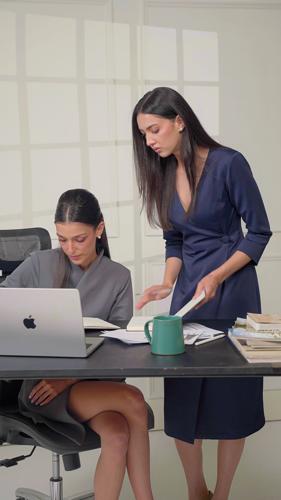 Individually, they’re strong.
Together, they’re unstoppable.
Because when women come together, something powerful happens.
Tag a woman who inspires you 🤍
#RumiiFashion #WomenSupportingWomen #WomenEmpowerment #StrongWomen #ModernWoman #WomenWhoLead #GirlSupportGirls #PowerInTogetherness #CommunityOfWomen