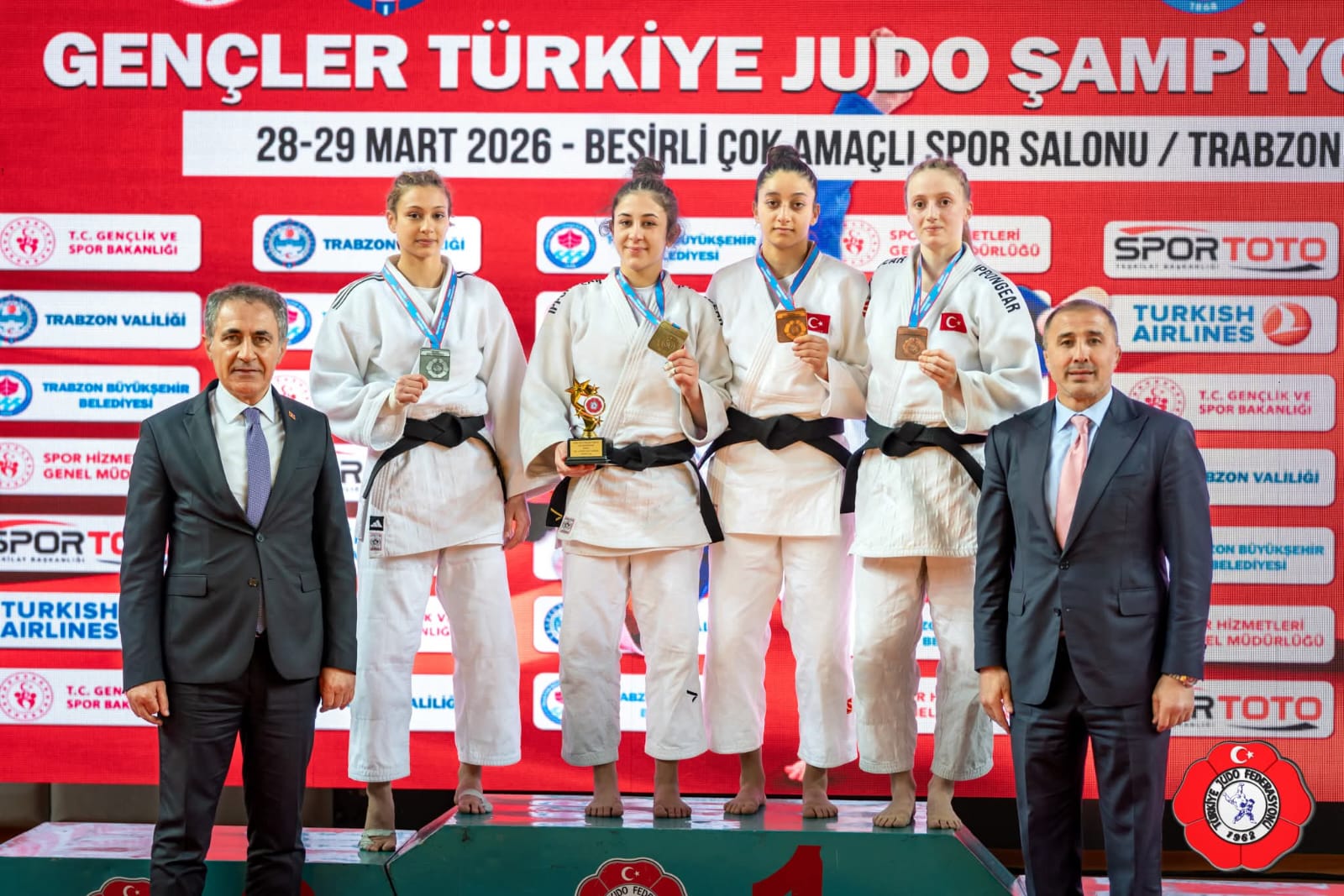 28-29 Mart 2026 tarihlerinde Trabzon’da, 52 ilden 398 erkek ve 380 kadın olmak üzere toplam 778 sporcunun katılımıyla düzenlenen Spor Toto Gençler Tür… 28-29 Mart 2026 tarihlerinde Trabzon’da, 52 ilden 398 erkek ve 380 kadın olmak üzere toplam 778 sporcunun katılımıyla düzenlenen Spor Toto Gençler Tür…