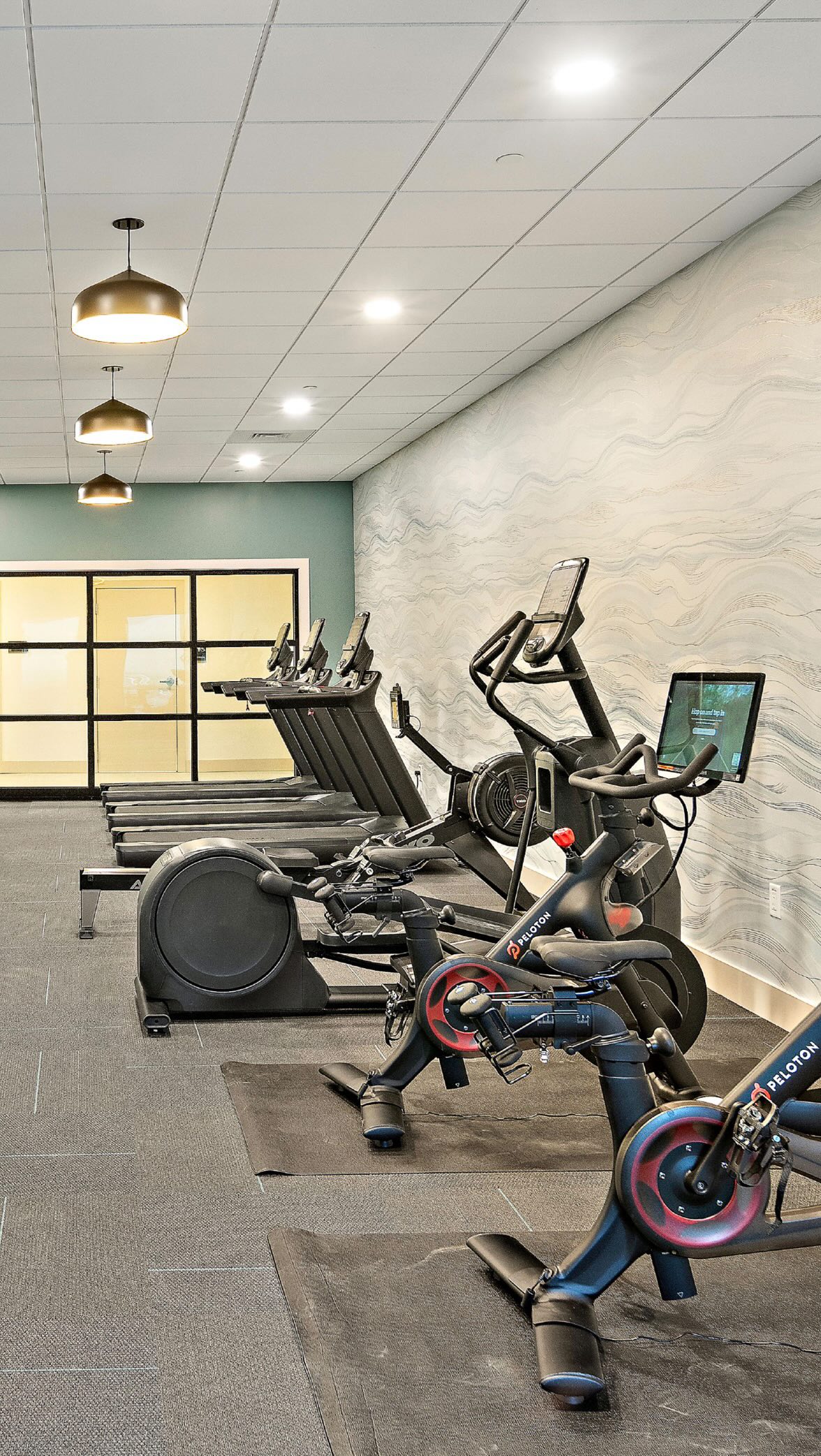 Stay on top of your gym goals without leaving the comfort of your home by utilizing Majestic Mill Brook’s community fitness center! 🏋🏻♀️🏋🏾
✨Peloton bikes
✨Tredmills
✨Ellipticals
✨Power rack
✨Free weights
✨Rollers
✨and more!
Contact us today to join this BRAND NEW community📲 781-570-9007
Link in bio for official website!