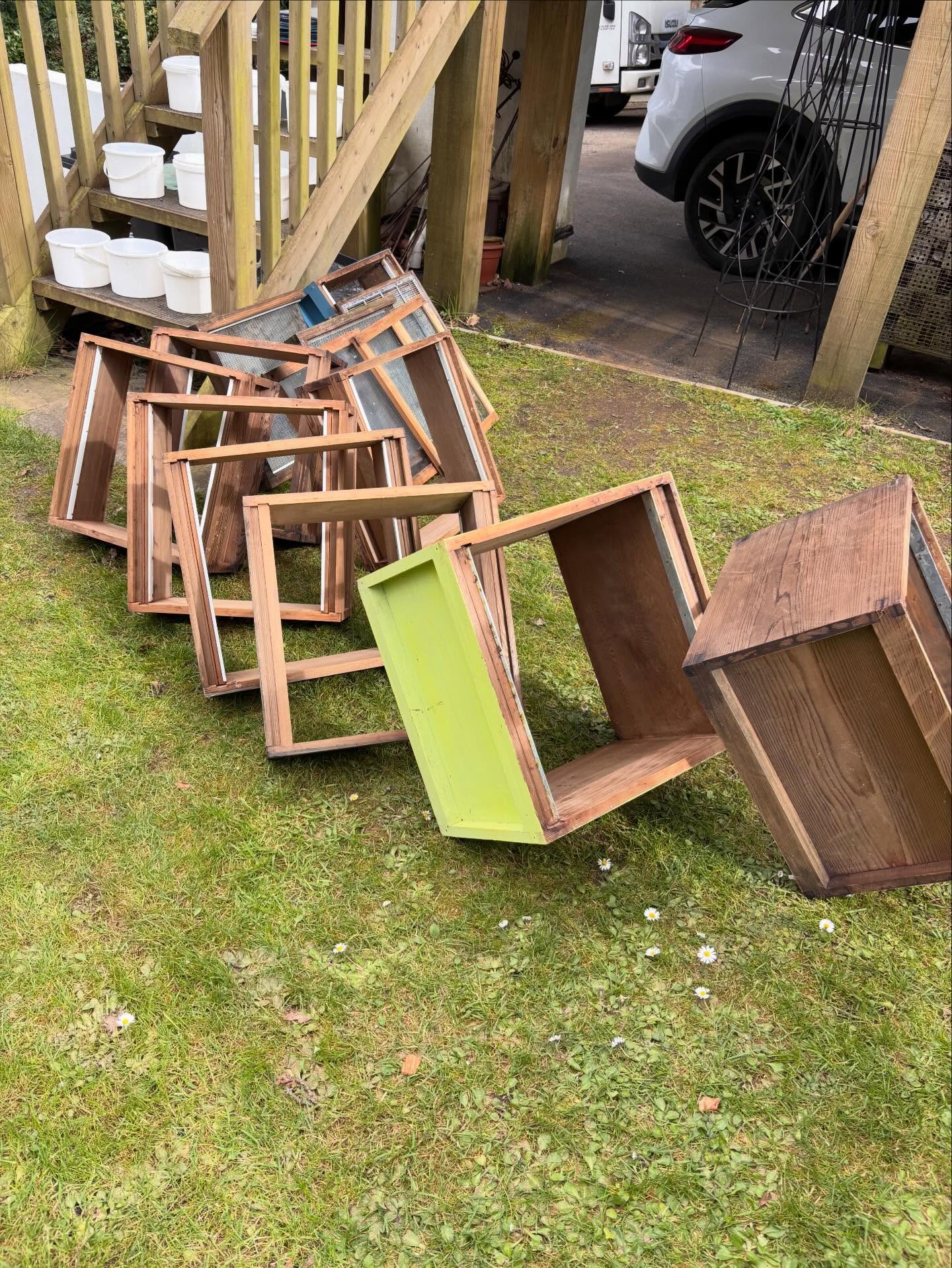 🐝 Super grateful for some very kind donations of bee equipment recently, which Ian has spent the last few days cleaning up and drying out, ready to use as our hives expand over the spring and summer. Hive maintenance is so important. Just as we like to have a nice, clean home, free of disease, so do the bees. We clean boxes and exchange frames with new wax throughout the year
🐝 We’ve seen a big increase in people thinking beekeeping is a cool hobby, without really appreciating how much time, effort and money is needed to make it work.
🐝 If you’re thinking of starting beekeeping, our advice would be to join a local beekeeping group and the BBKA, go on a Bee Experience Day run by a local beekeeper and read as much information as you can BEFORE you invest in expensive equipment.
🐝 We hope you’ve had a wonderful Easter and thank you to everyone for buying our honey. We’re so grateful for your support 🙏🏻