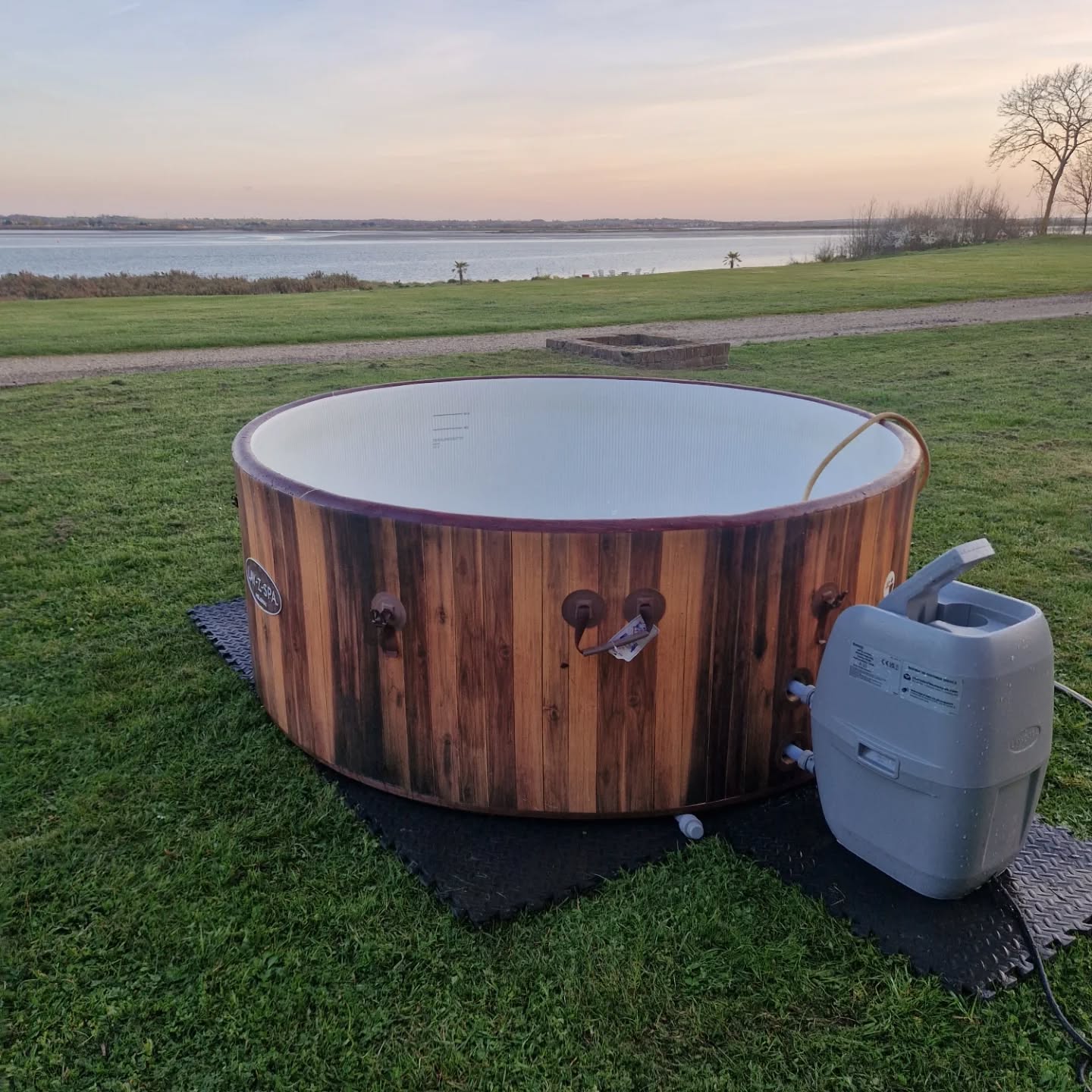 Easter, but make it luxury 🐣✨
We delivered, set up, and brought the bubbles all the way to Osea Island — a hidden private island off the Essex coast, only accessible at low tide 🌊💭
The perfect escape for a peaceful Easter soak, surrounded by nature, sea air, and total privacy. All they had to do? Sit back, relax, and enjoy the view.
Bubblesldn — we bring the spa to you, wherever you are. 💙
www.bubblesldn.co.uk