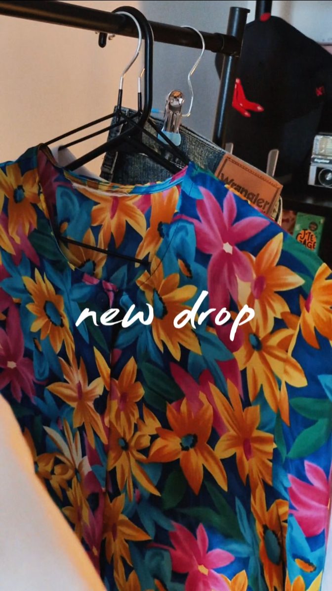 ✨ NEW DROP SURPRISE ✨
Quelques nouvelles pépites viennent d’arriver…
vêtements, bijoux + un item pour la maison 👀
petite sélection, gros coups de cœur 🖤
premiers arrivés = premiers servis
dispo maintenant sur thriftlook.ca ♻️
#thriftlook #friperieenligne #thriftshop #newstuff