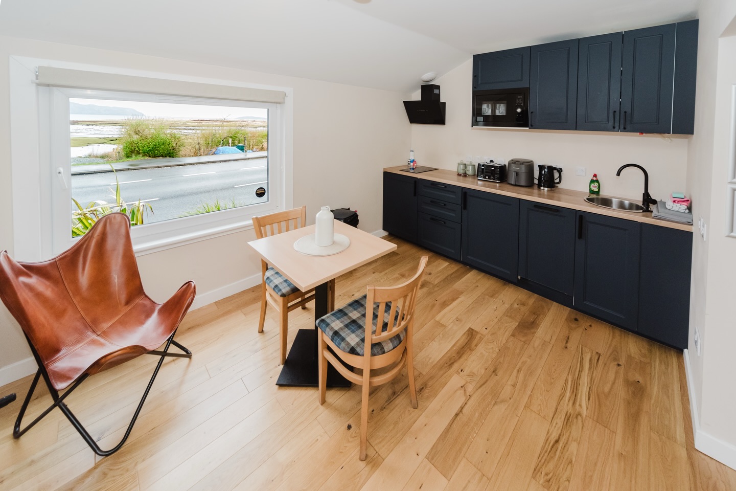 Babeinthewood.com/property
Last week I took a trip over to Skye to take more photographs for the holiday property company I work for regularly over there. I went around 6 of their properties this time for a rather epic photography couple of days around Broadford & Kyleakin #propertyphotography #propertyphotographer #commercialphotography #hotelphotography #scottishholiday
