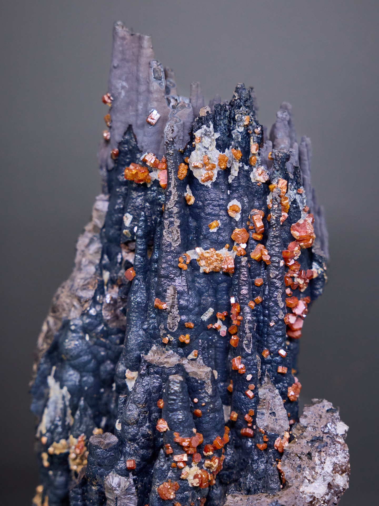 MINERAL MONDAY ✦ VANADINITE ON GOETHITE
What immediately stands out are the intense red to orange tones, almost glowing against the dark, textured Goethite.
Vanadinite forms in small, hexagonal crystals and is known for its rich, warm colors. It’s also one of the main minerals used to extract vanadium.
The Goethite beneath creates this rough, almost sculptural base, giving the piece depth and a strong, natural contrast.
Raw, vibrant, and full of character.
More to discover in our mineral museum and in our online shop.
#mineralmonday #mineralmoments #mineralienhotel #minerals #mineralien #vanadinite #goethite #mineralhotel #mineralcollection #naturedetails #mineralmuseum