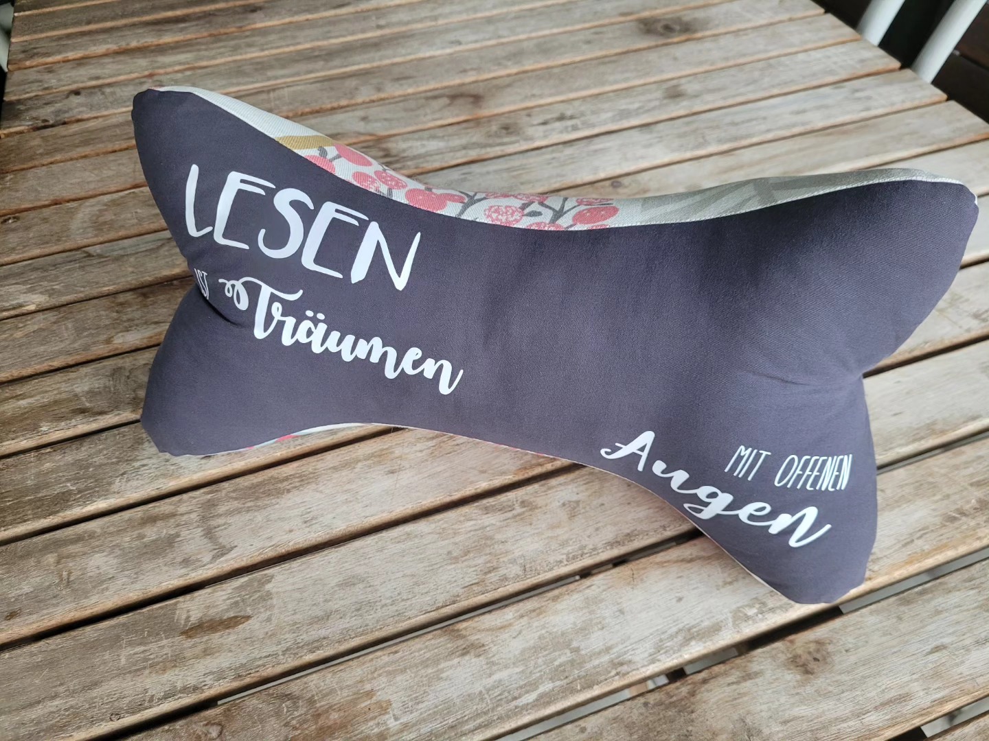 Vielen lieben Dank für die Bestellung!🌿🌿
Mehr Leseknochen zu kaufen gibt es in meinem Onlineshop auf www.atelier-villakunterbunt.ch