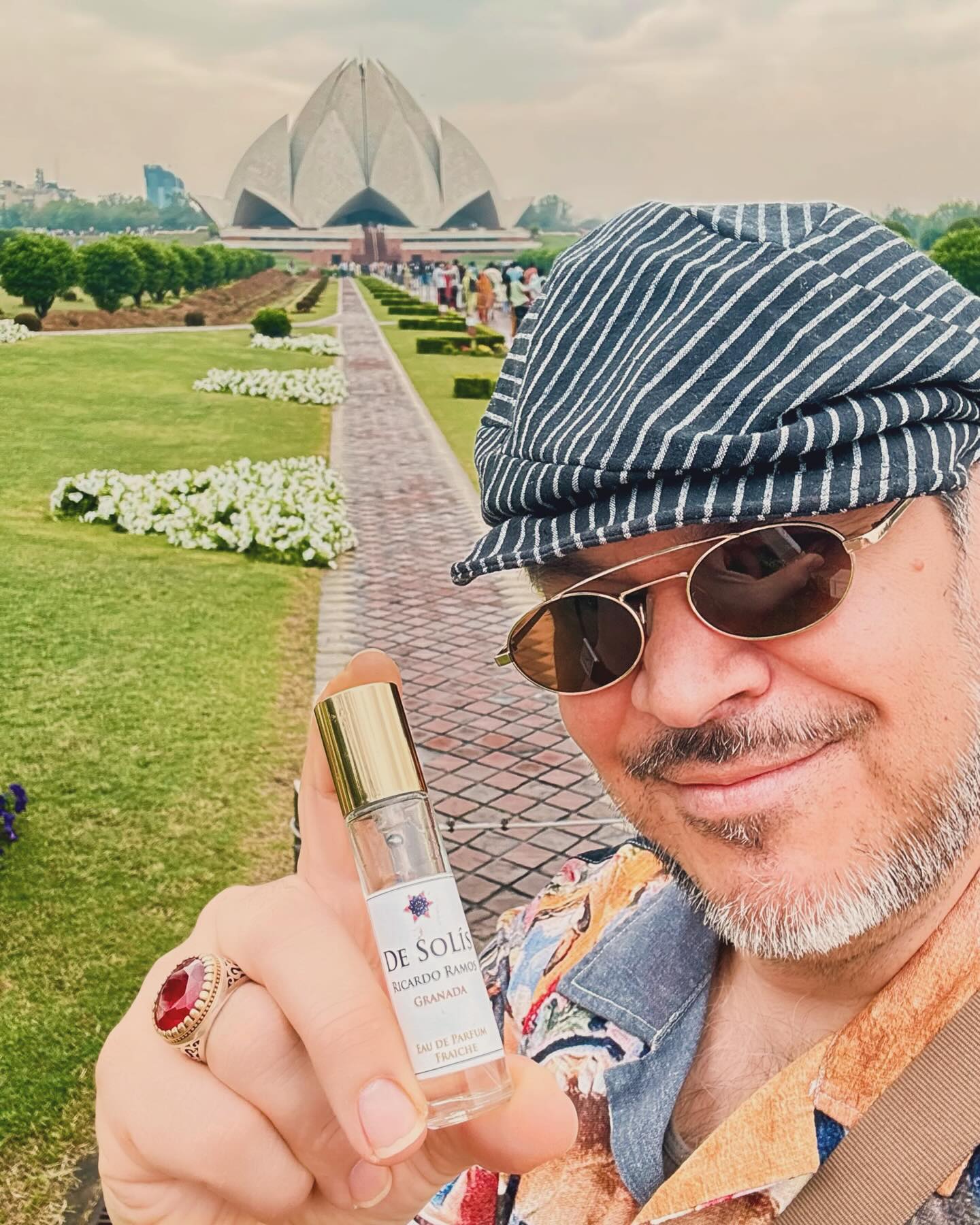 Un día de sol y de lluvia por Delhi 😎
SOTD De Solís @ricardoramosperfumesdeautor
#ricardoramosperfumesdeautor #artisticperfumery #desolisricardoramos #delhi #india