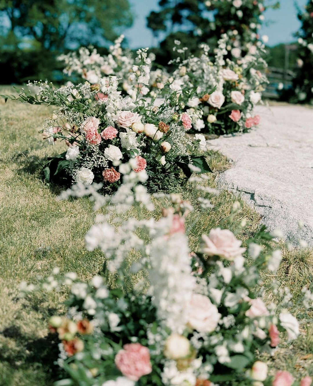 Organically designed ceremony for A&M at Smådalarö Gård, Sweden.
Planning, design & florals: @avenievents
Photo & video: @2brides
Stationery: @elinsartstudio
Venue: @smadalarogard
Makeup: @nathalieberzelius
Hair: @peterelofsson
Dress: @fadielkhouryofficial
